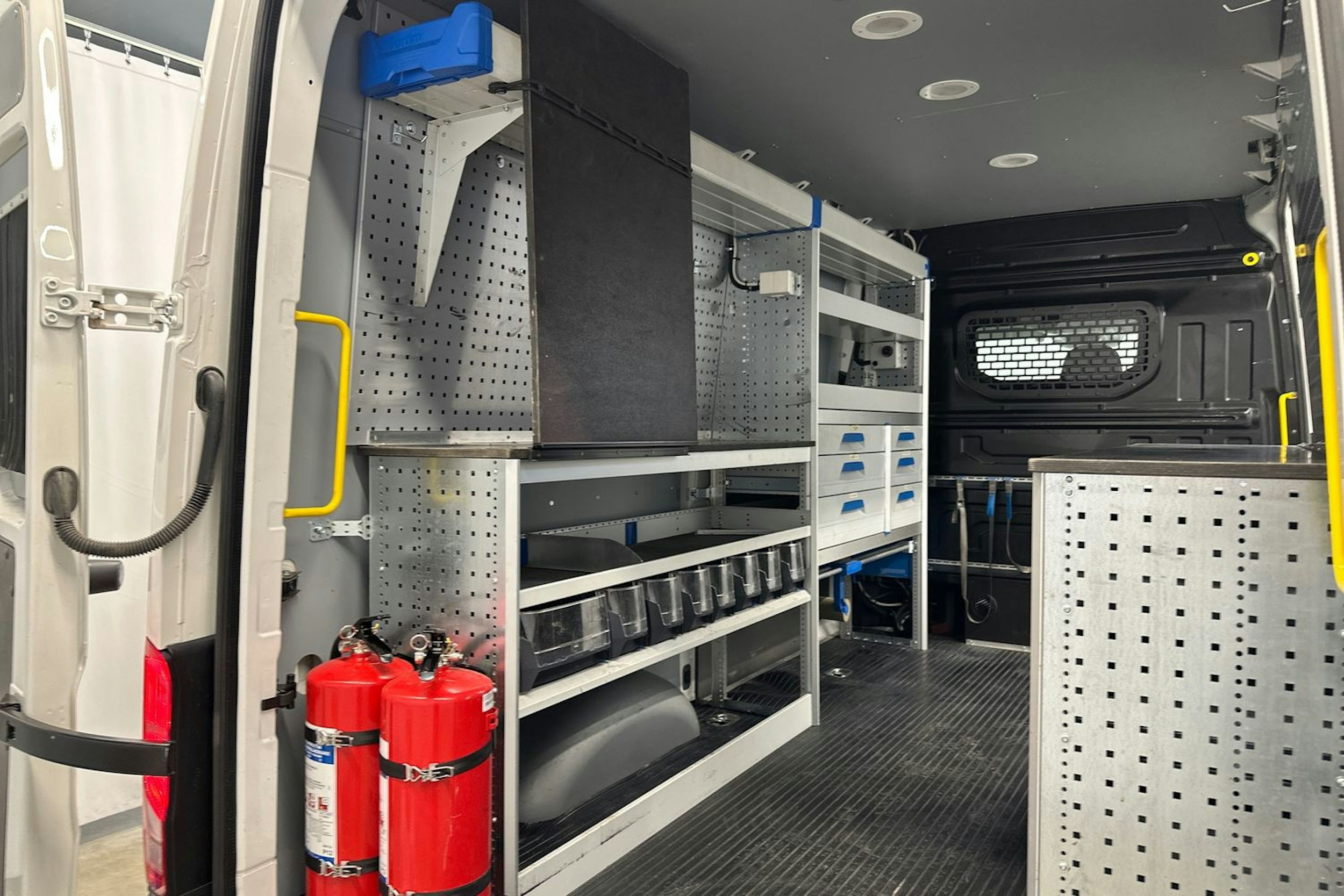 valkoinen Volkswagen Crafter 2019 kuva 24.