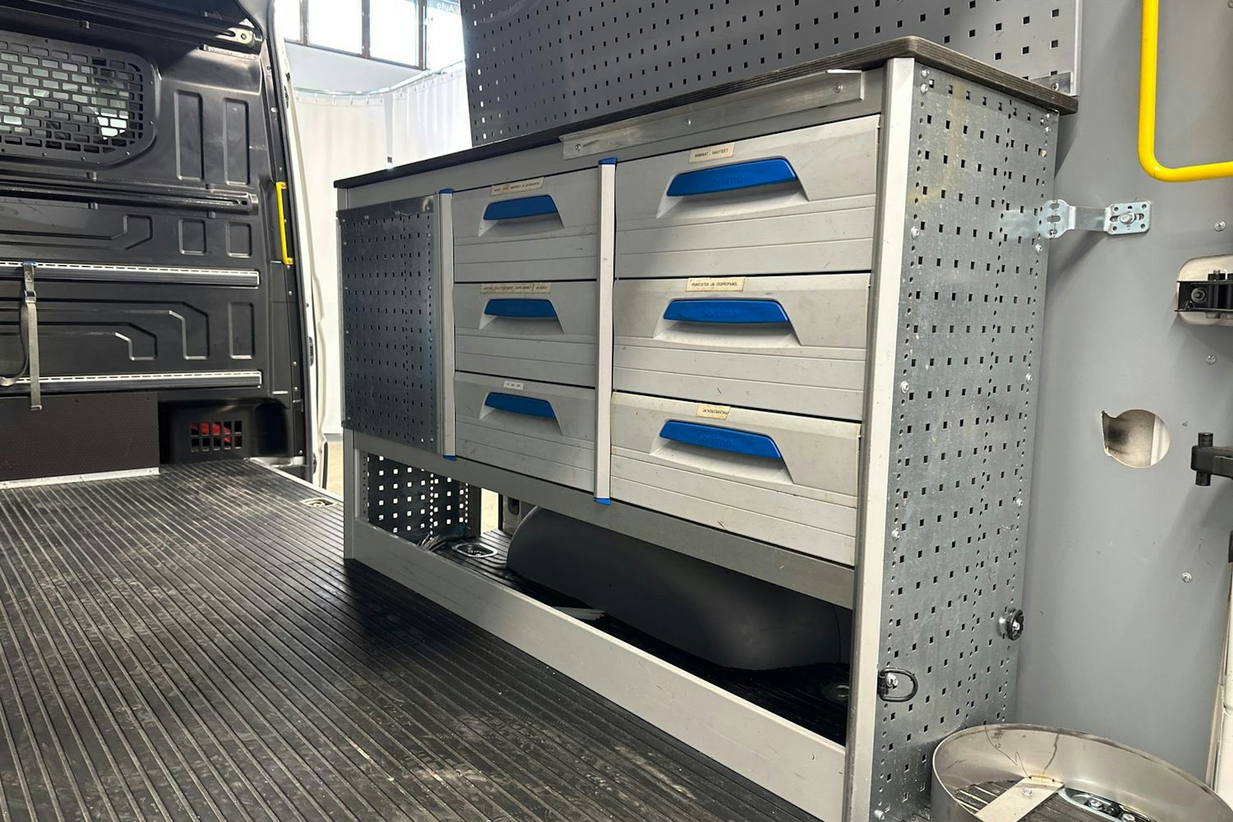 valkoinen Volkswagen Crafter 2019 kuva 25.