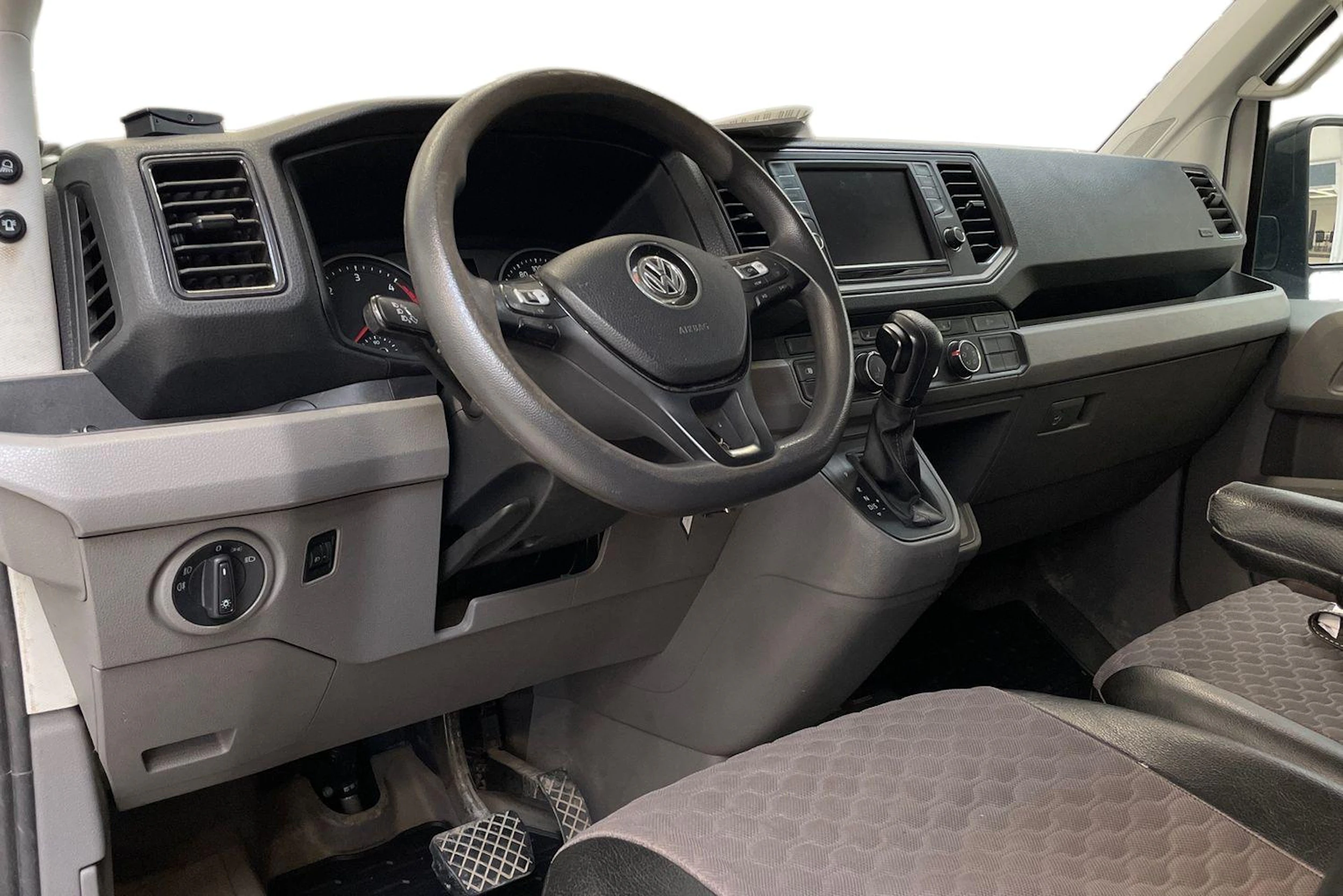 valkoinen Volkswagen Crafter 2019 kuva 3.
