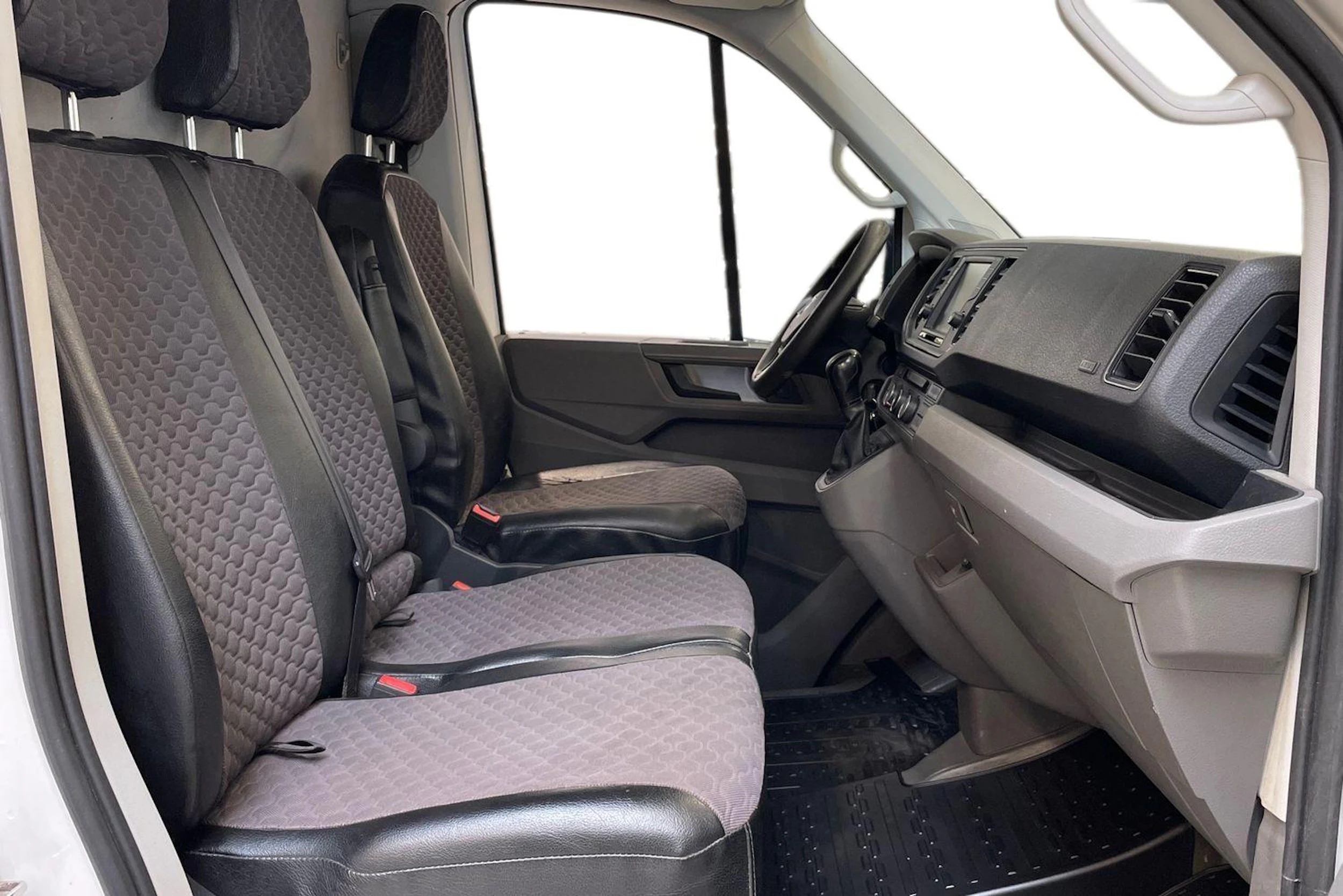 valkoinen Volkswagen Crafter 2019 kuva 11.
