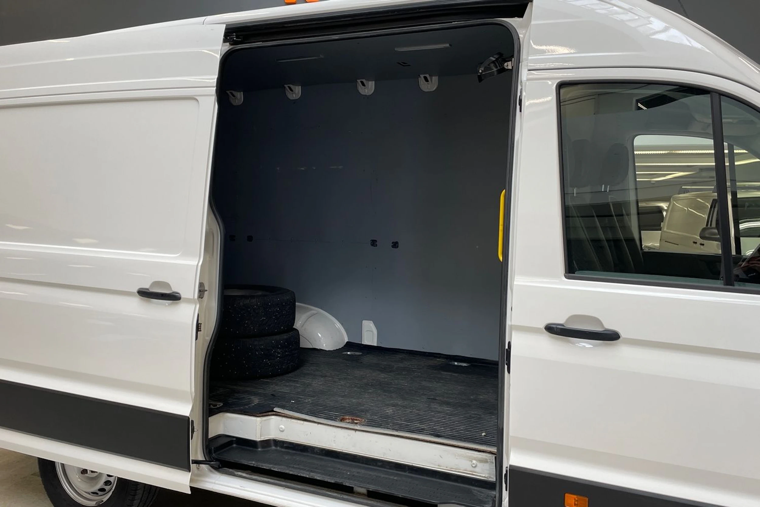 valkoinen Volkswagen Crafter 2019 kuva 13.