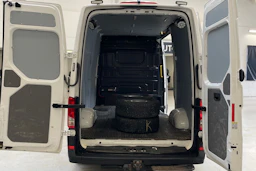 valkoinen Volkswagen Crafter 2019 kuva 15.