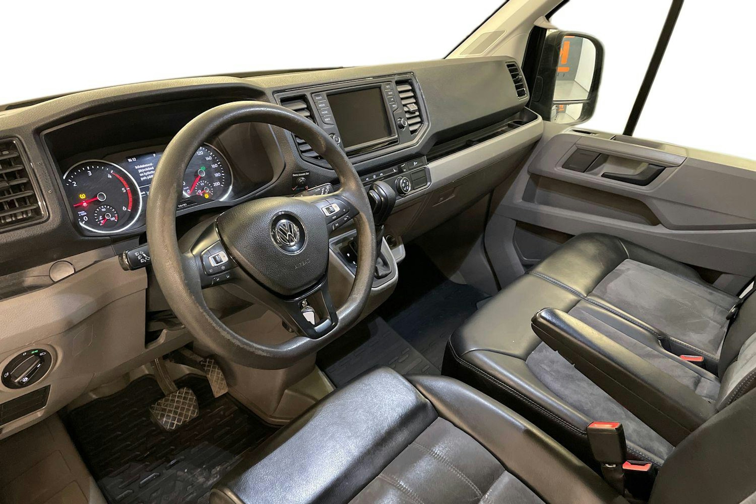 Musta Volkswagen CRAFTER 2019 kuva 7.