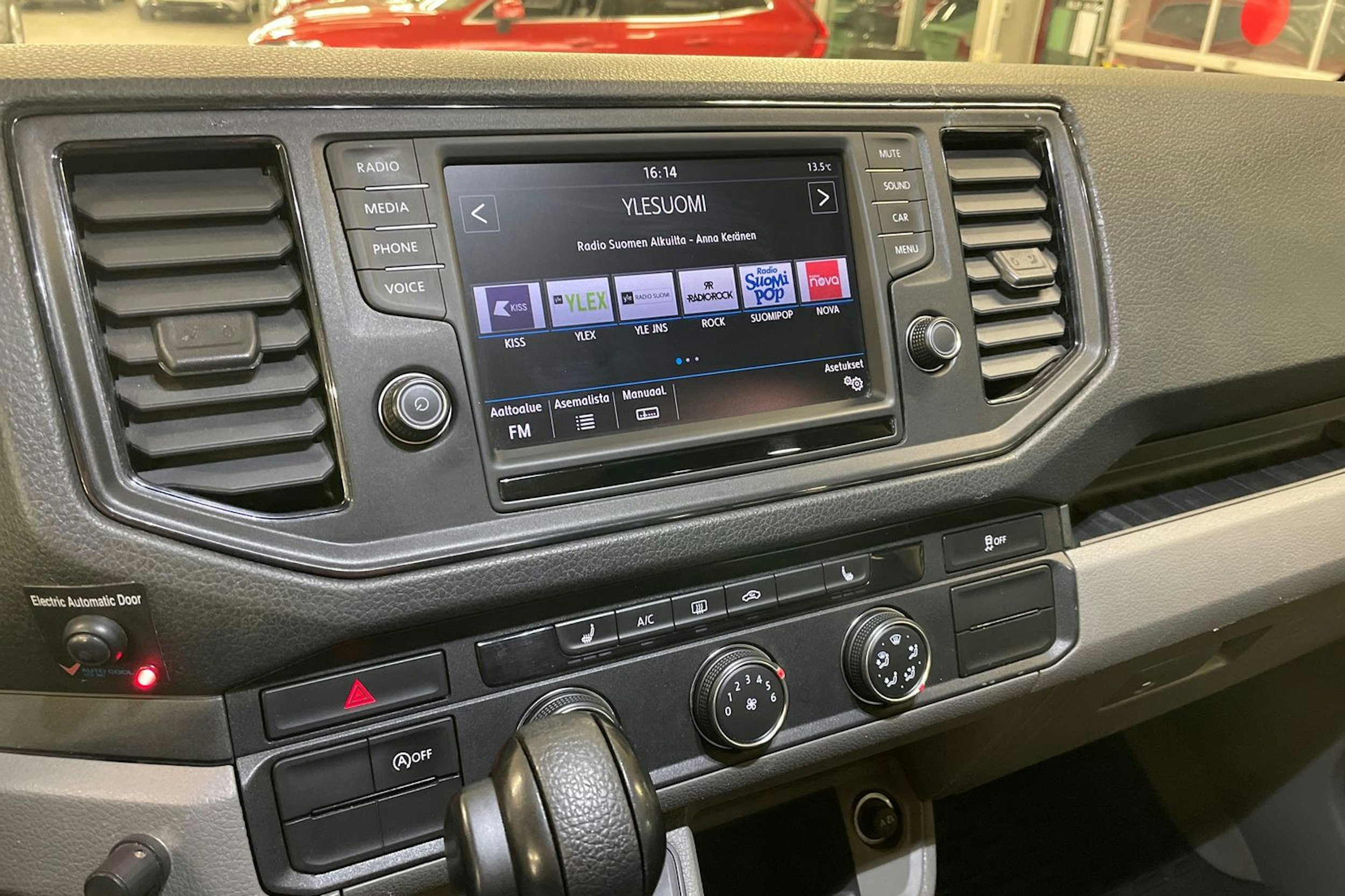 Musta Volkswagen CRAFTER 2019 kuva 11.