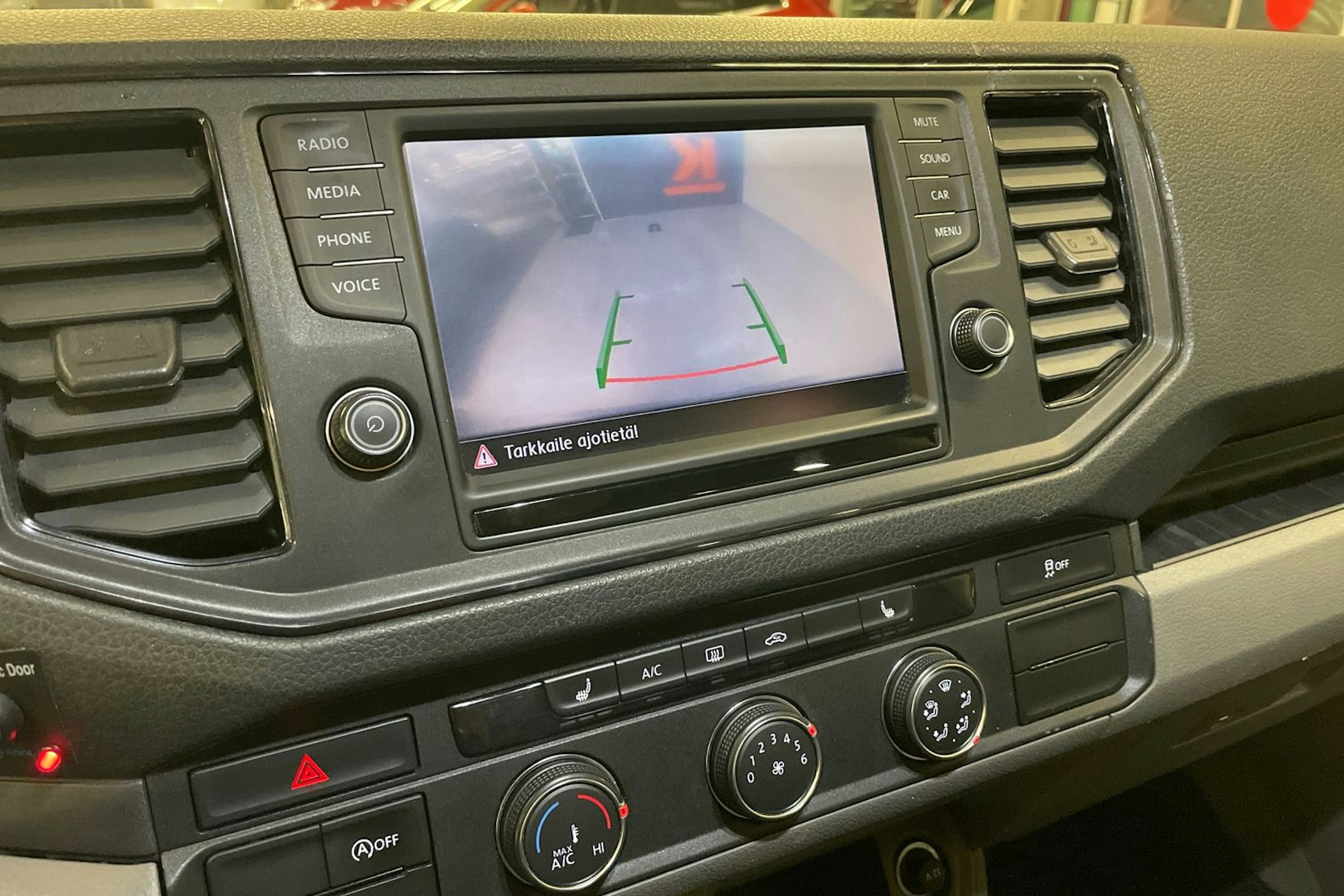 Musta Volkswagen CRAFTER 2019 kuva 12.