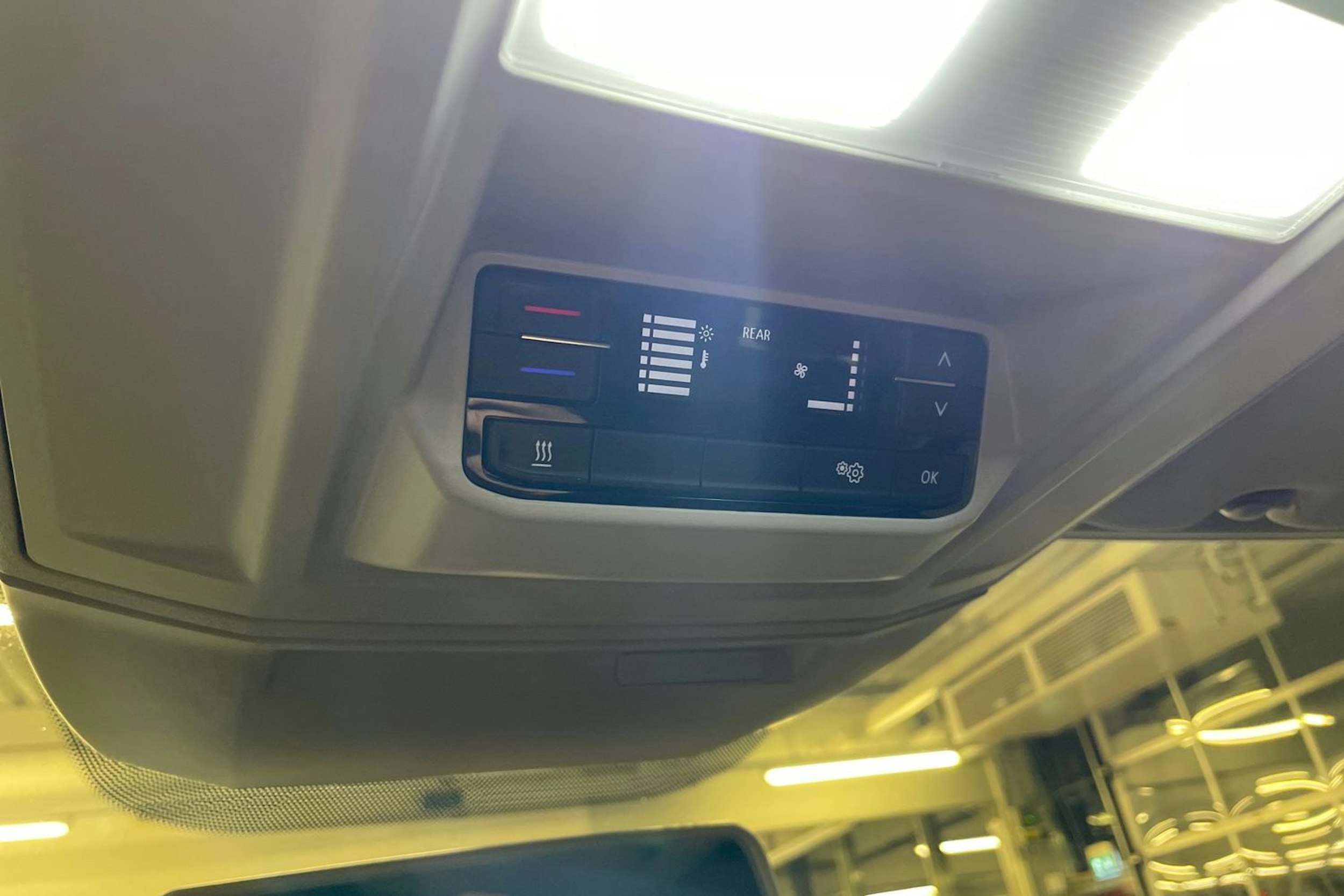 Musta Volkswagen CRAFTER 2019 kuva 13.