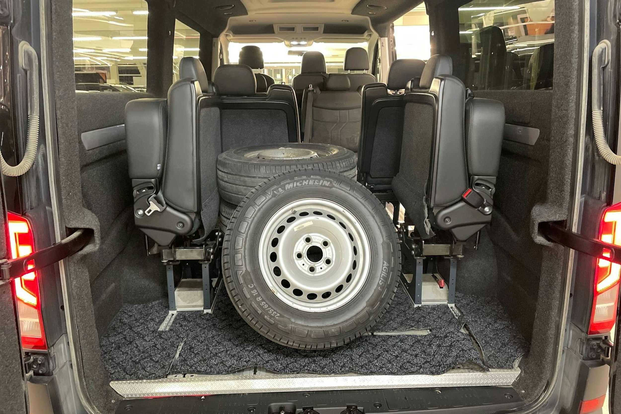 Musta Volkswagen CRAFTER 2019 kuva 14.