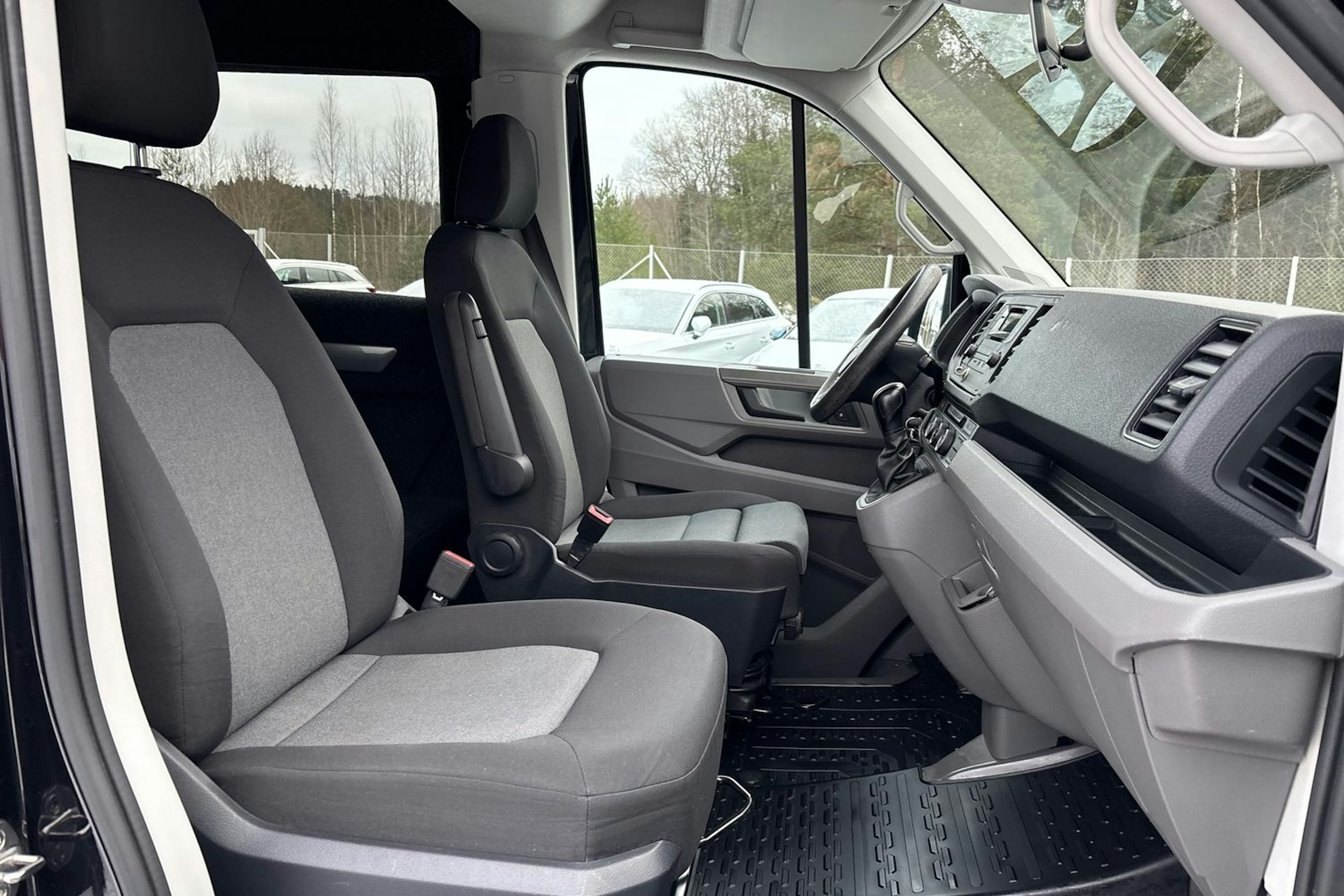 Musta Volkswagen CRAFTER 2019 kuva 15.