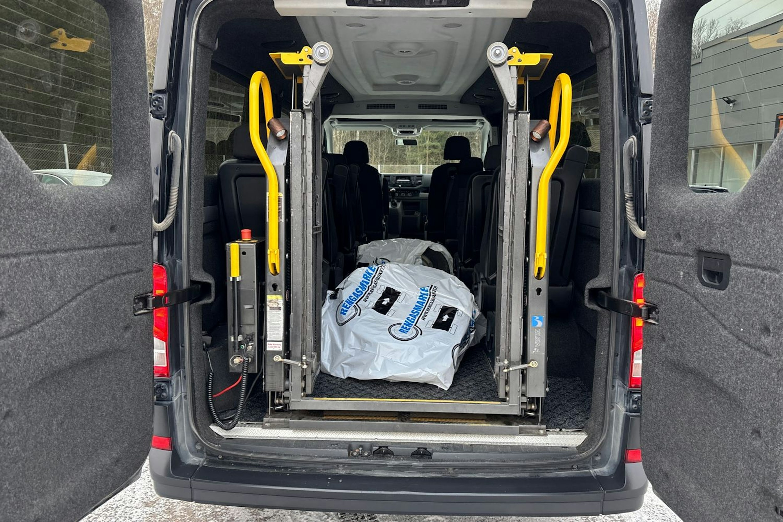 Musta Volkswagen CRAFTER 2019 kuva 16.