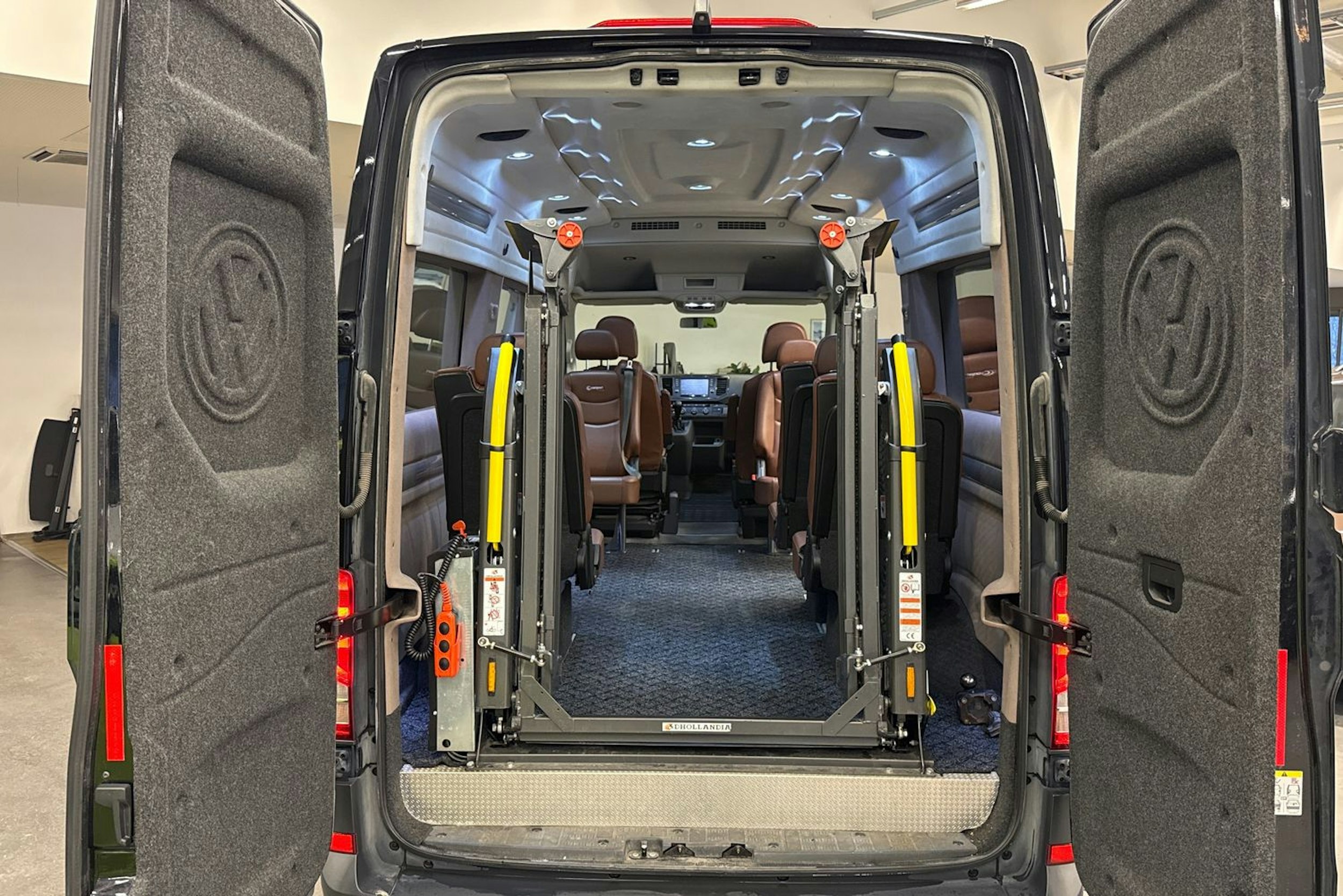 Musta Volkswagen CRAFTER 2019 kuva 17.