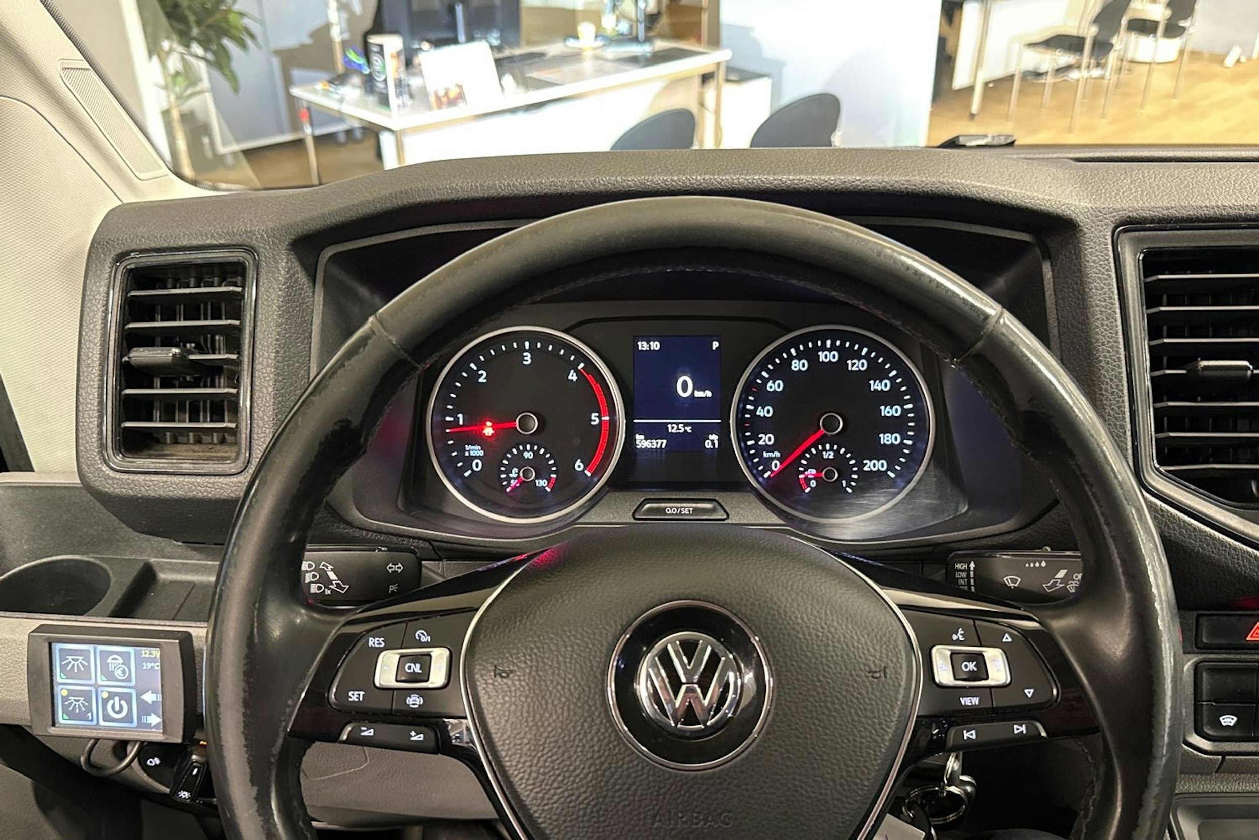 Musta Volkswagen CRAFTER 2019 kuva 20.