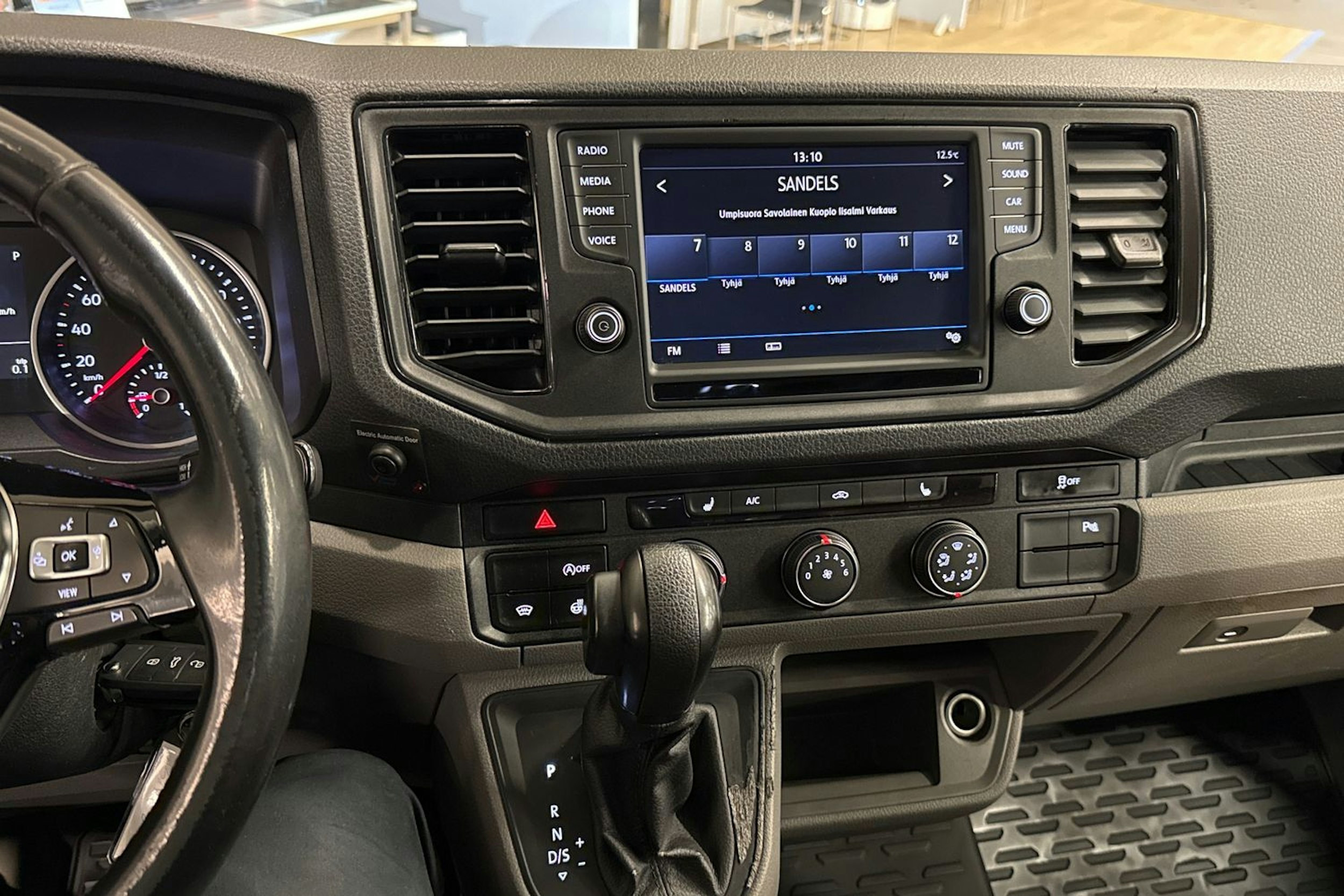 Musta Volkswagen CRAFTER 2019 kuva 21.