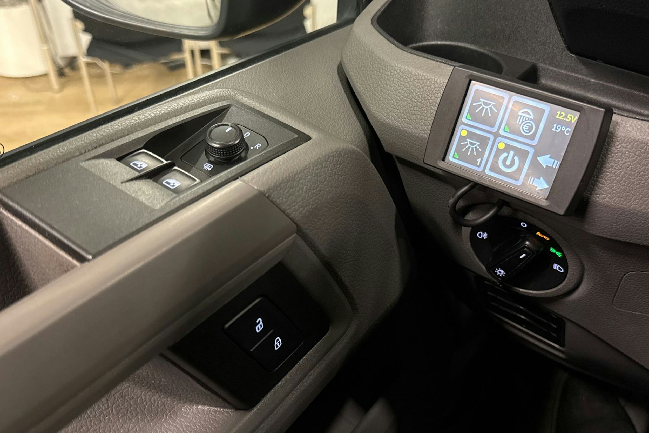 Musta Volkswagen CRAFTER 2019 kuva 23.