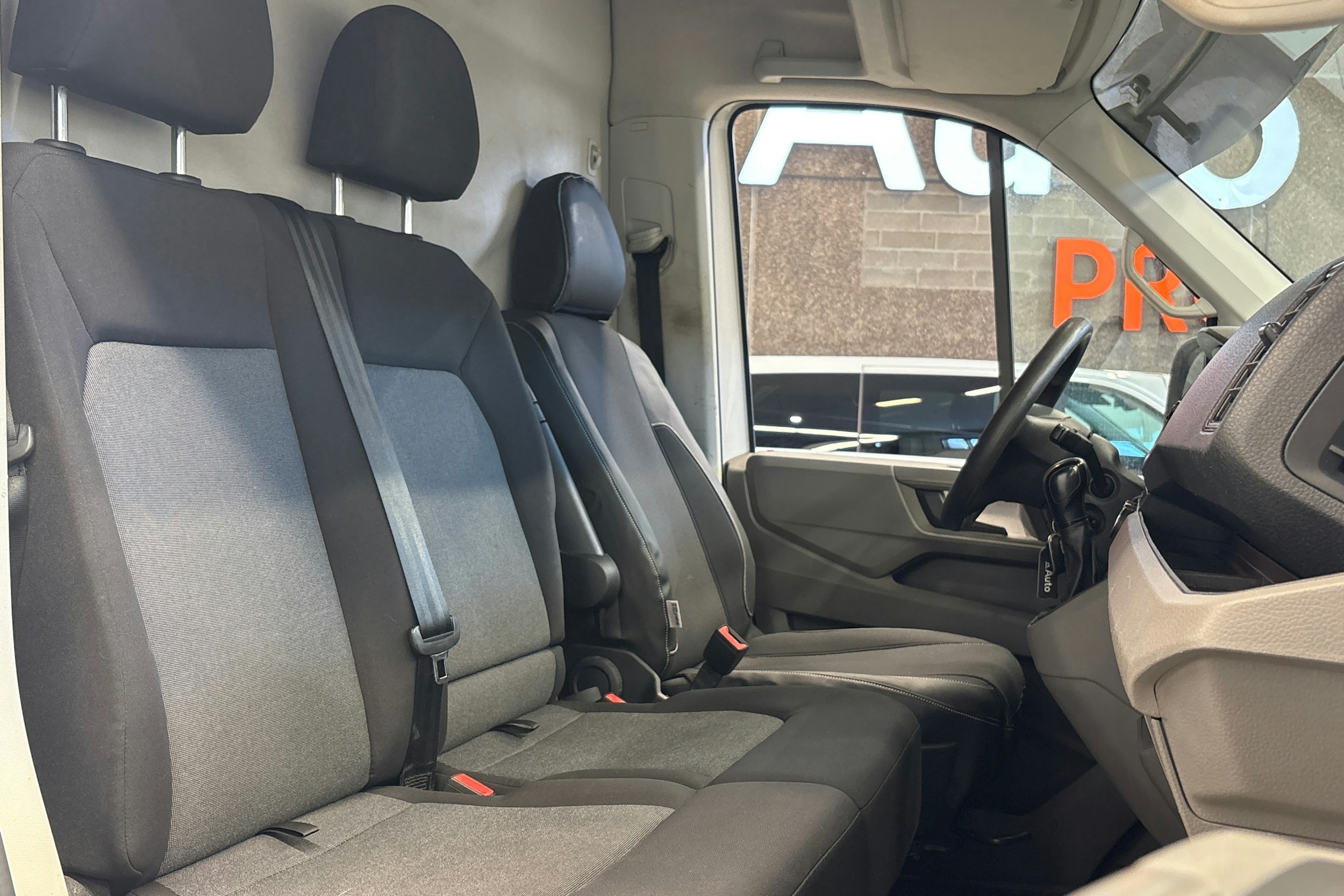 valkoinen Volkswagen Crafter 2019 kuva 10.