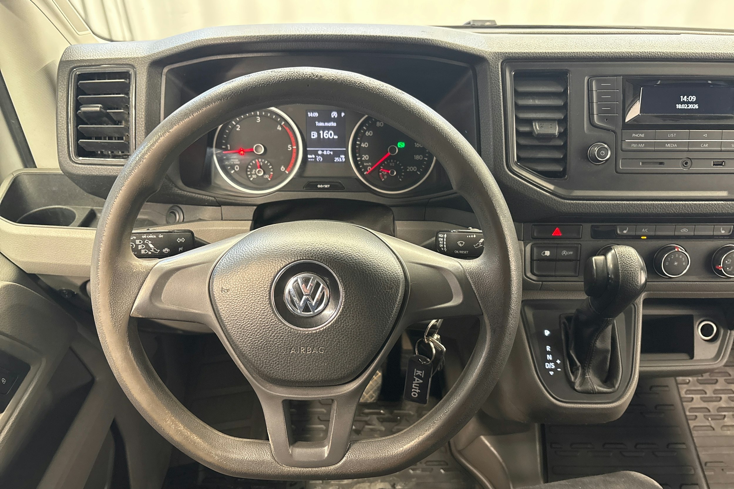 valkoinen Volkswagen Crafter 2019 kuva 11.