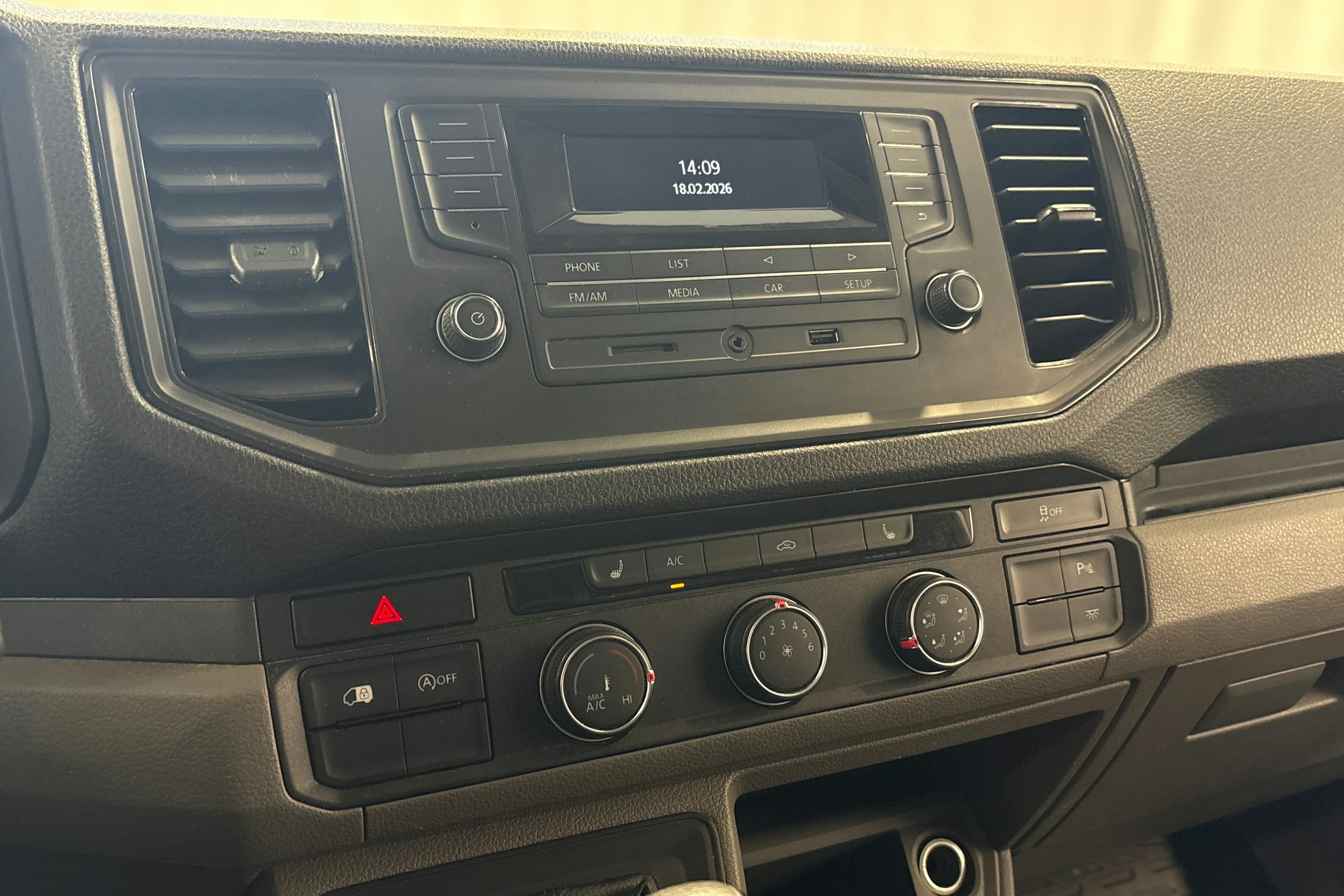 valkoinen Volkswagen Crafter 2019 kuva 12.