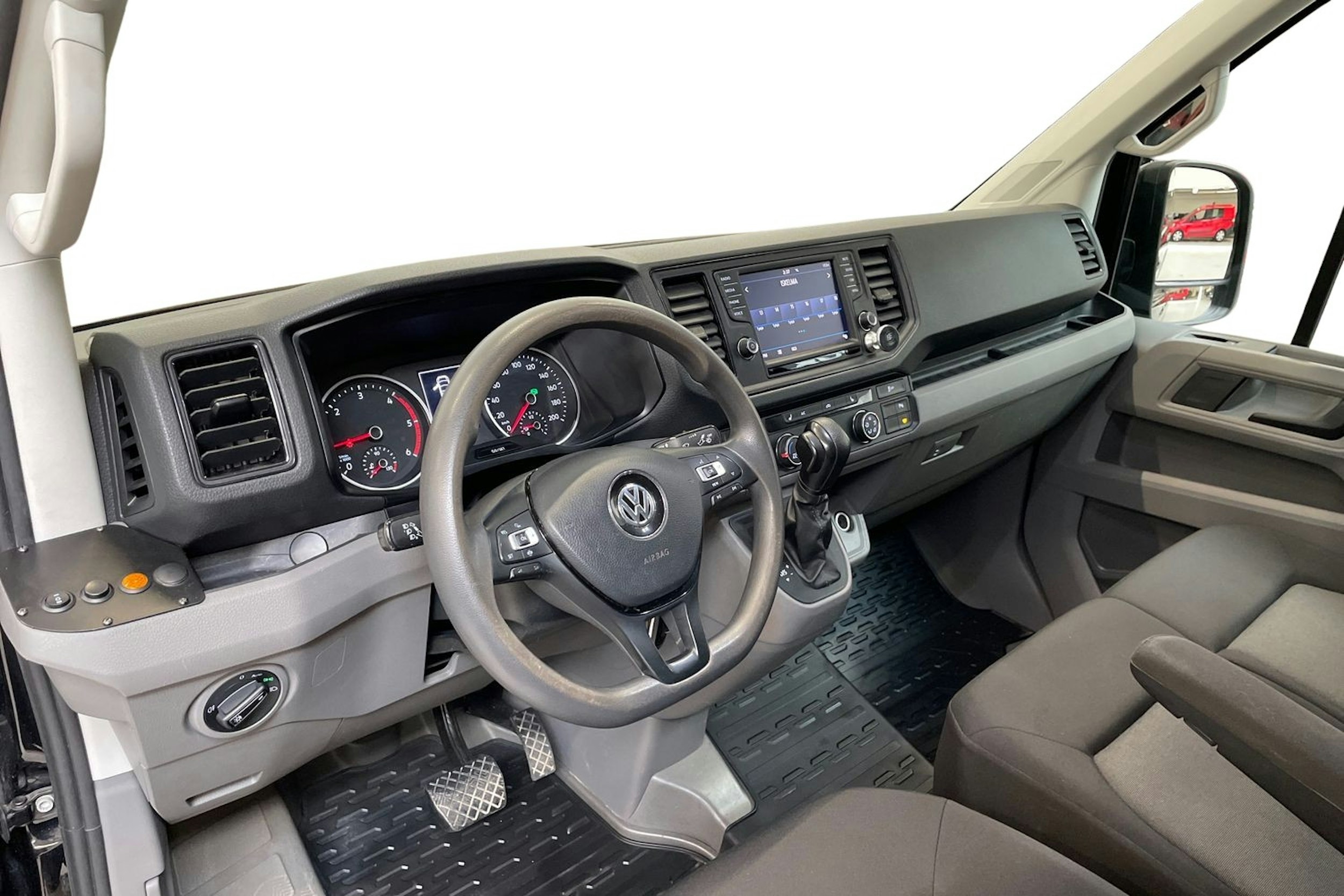 musta Volkswagen Crafter 2019 kuva 9.