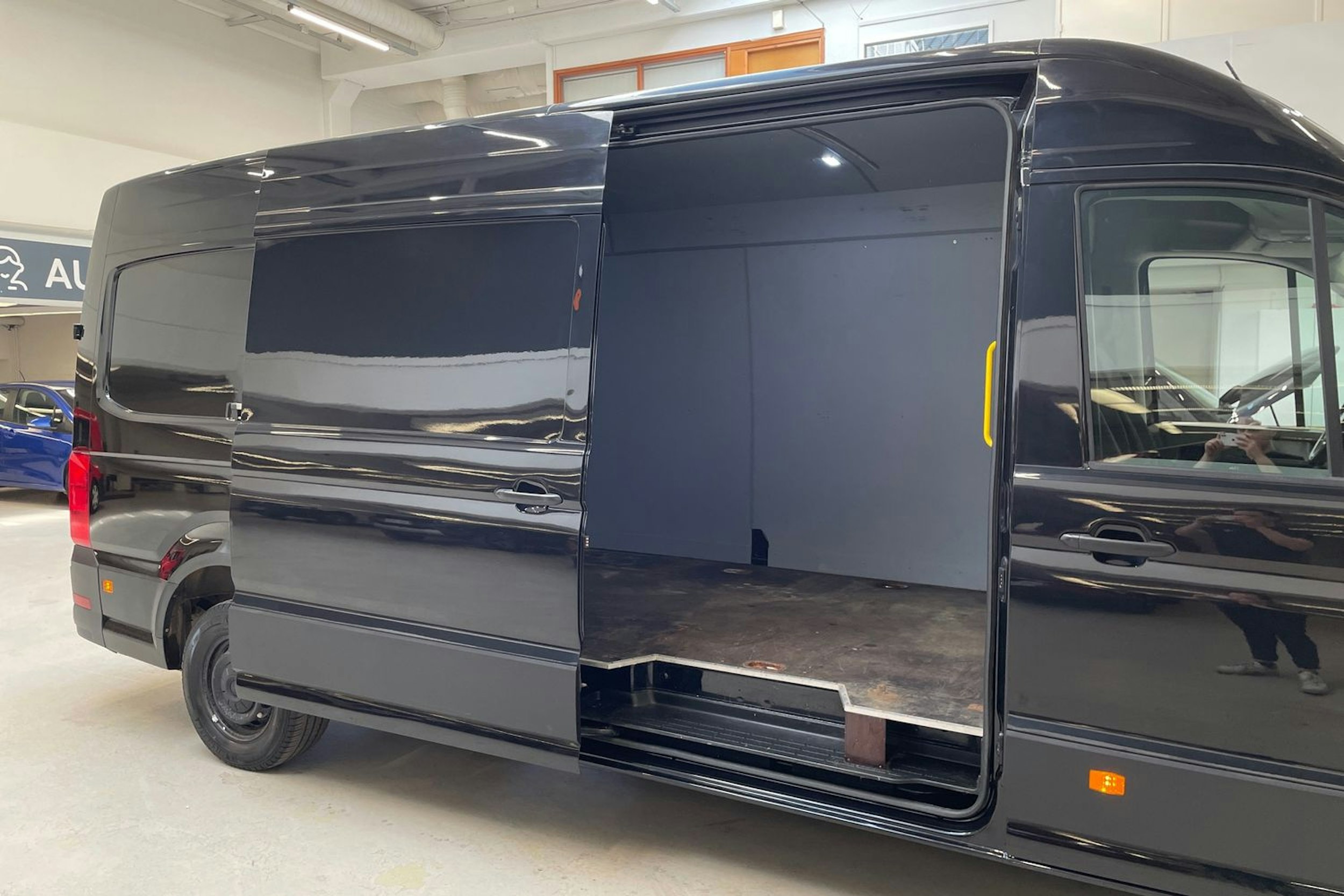 musta Volkswagen Crafter 2019 kuva 12.