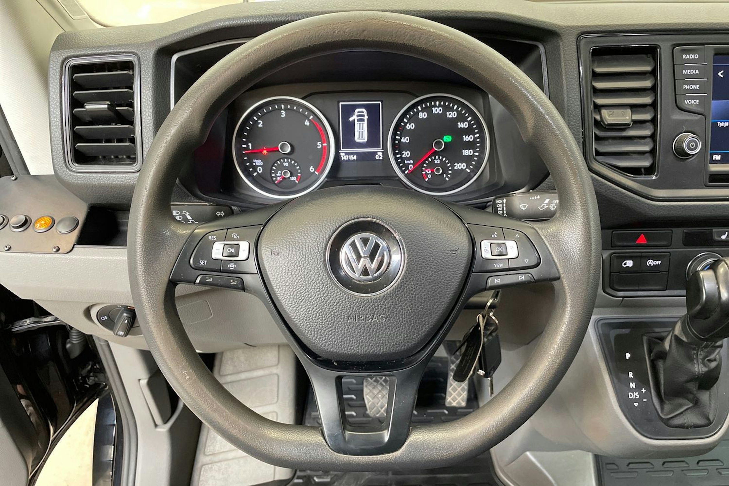 musta Volkswagen Crafter 2019 kuva 17.
