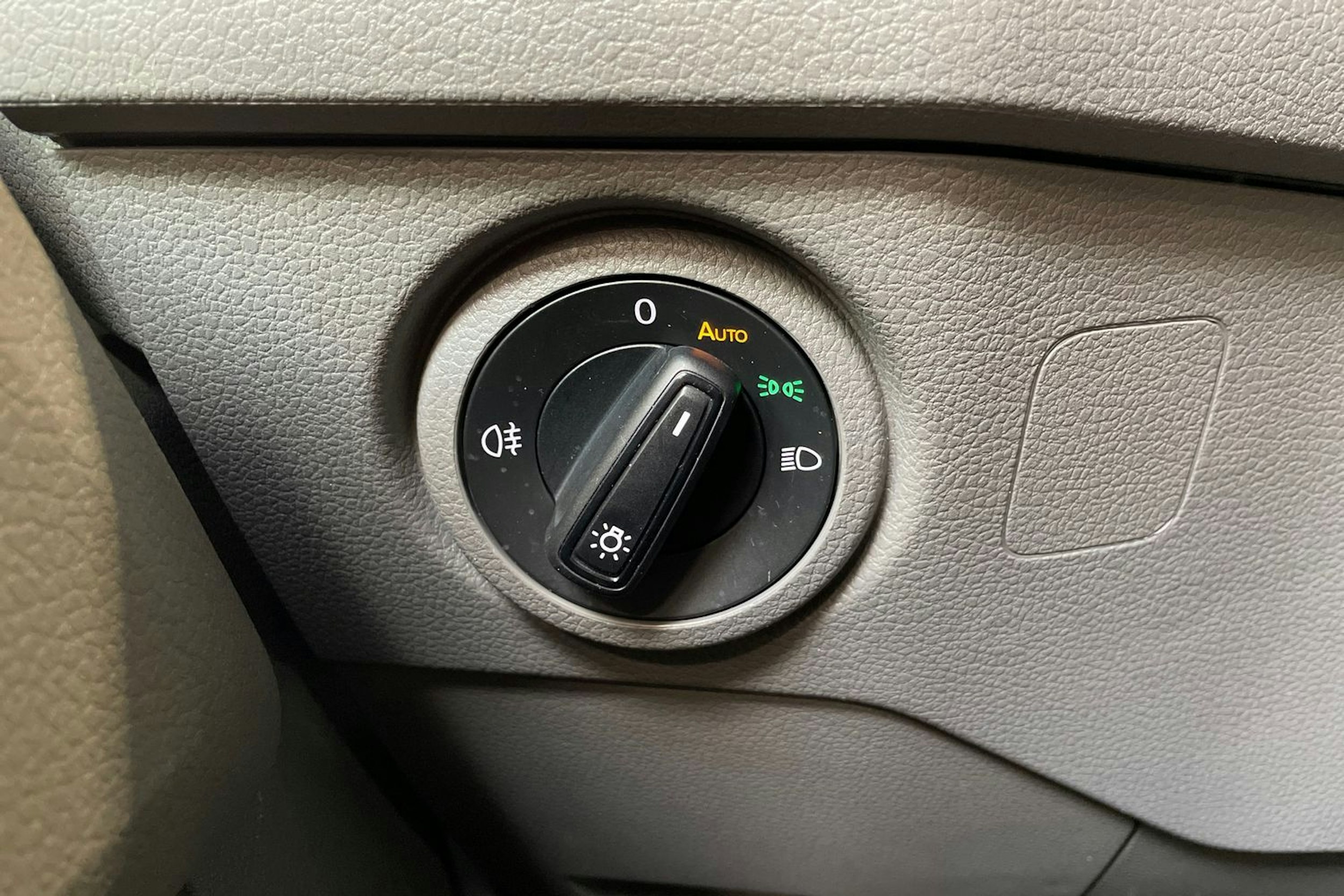 musta Volkswagen Crafter 2019 kuva 21.
