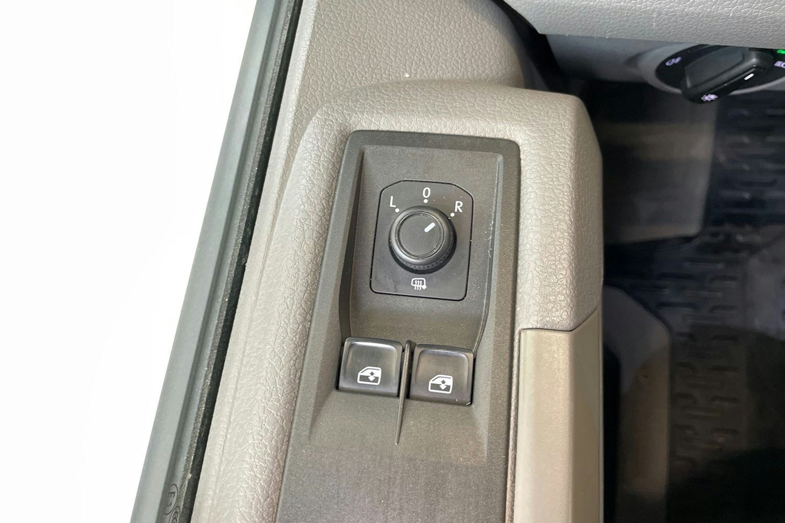 musta Volkswagen Crafter 2019 kuva 22.