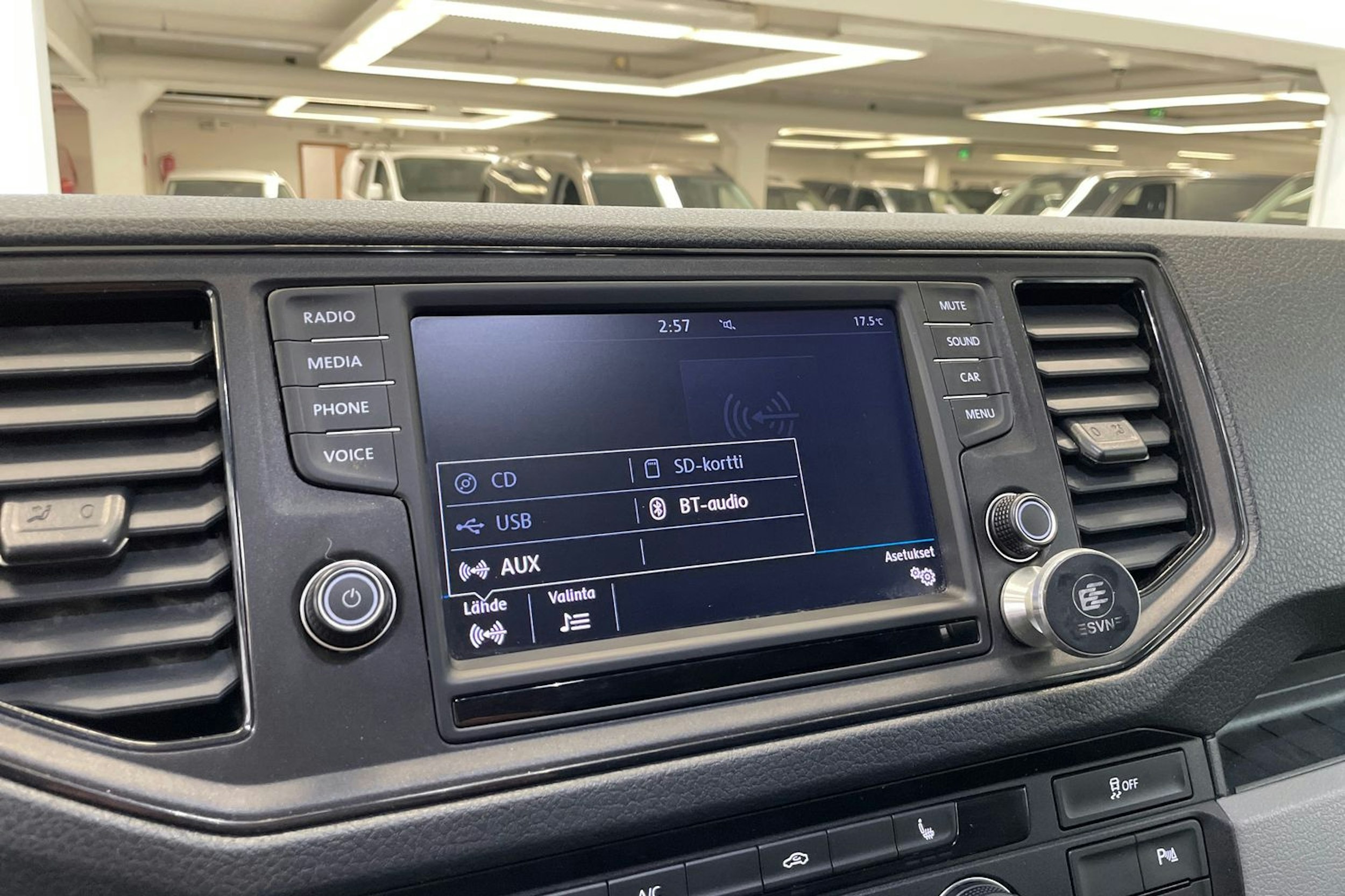 musta Volkswagen Crafter 2019 kuva 24.