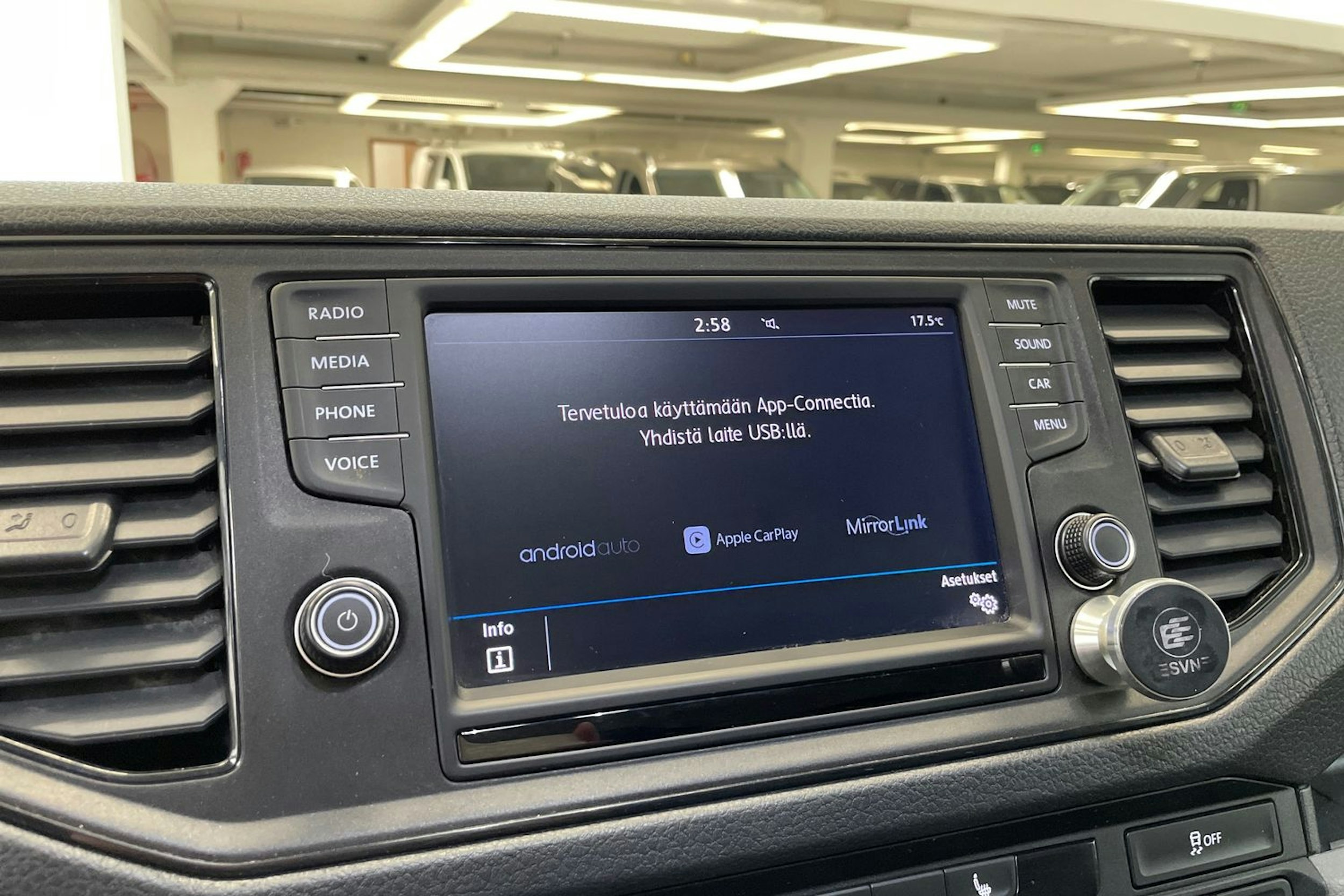 musta Volkswagen Crafter 2019 kuva 25.
