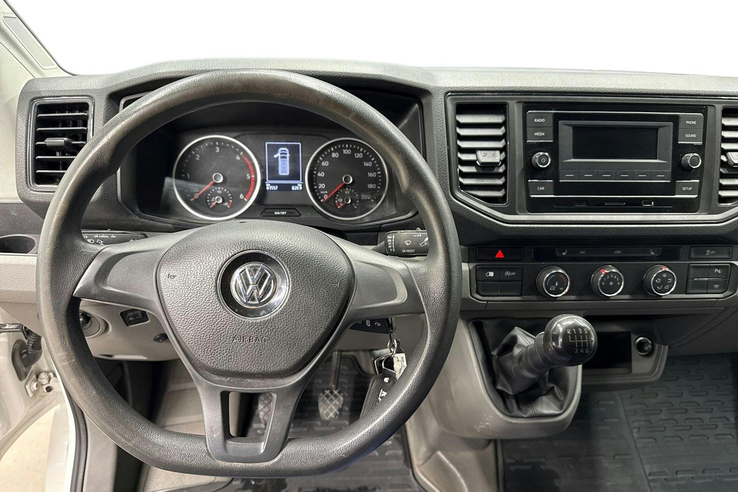 valkoinen Volkswagen Crafter 2020 kuva 9.