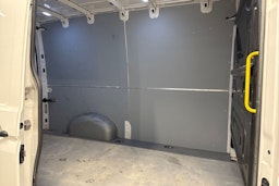 valkoinen Volkswagen Crafter 2020 kuva 13.