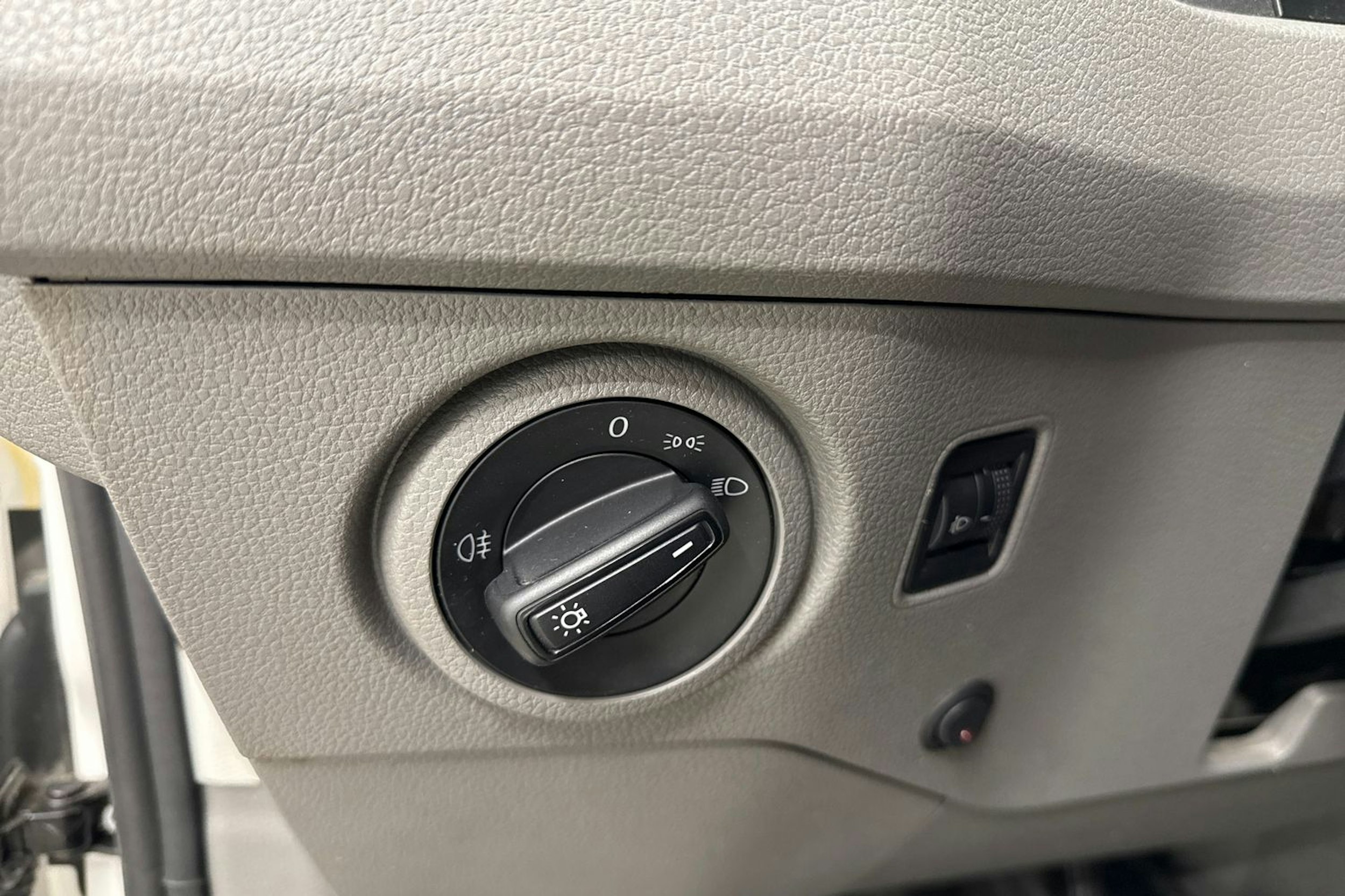 valkoinen Volkswagen Crafter 2020 kuva 17.