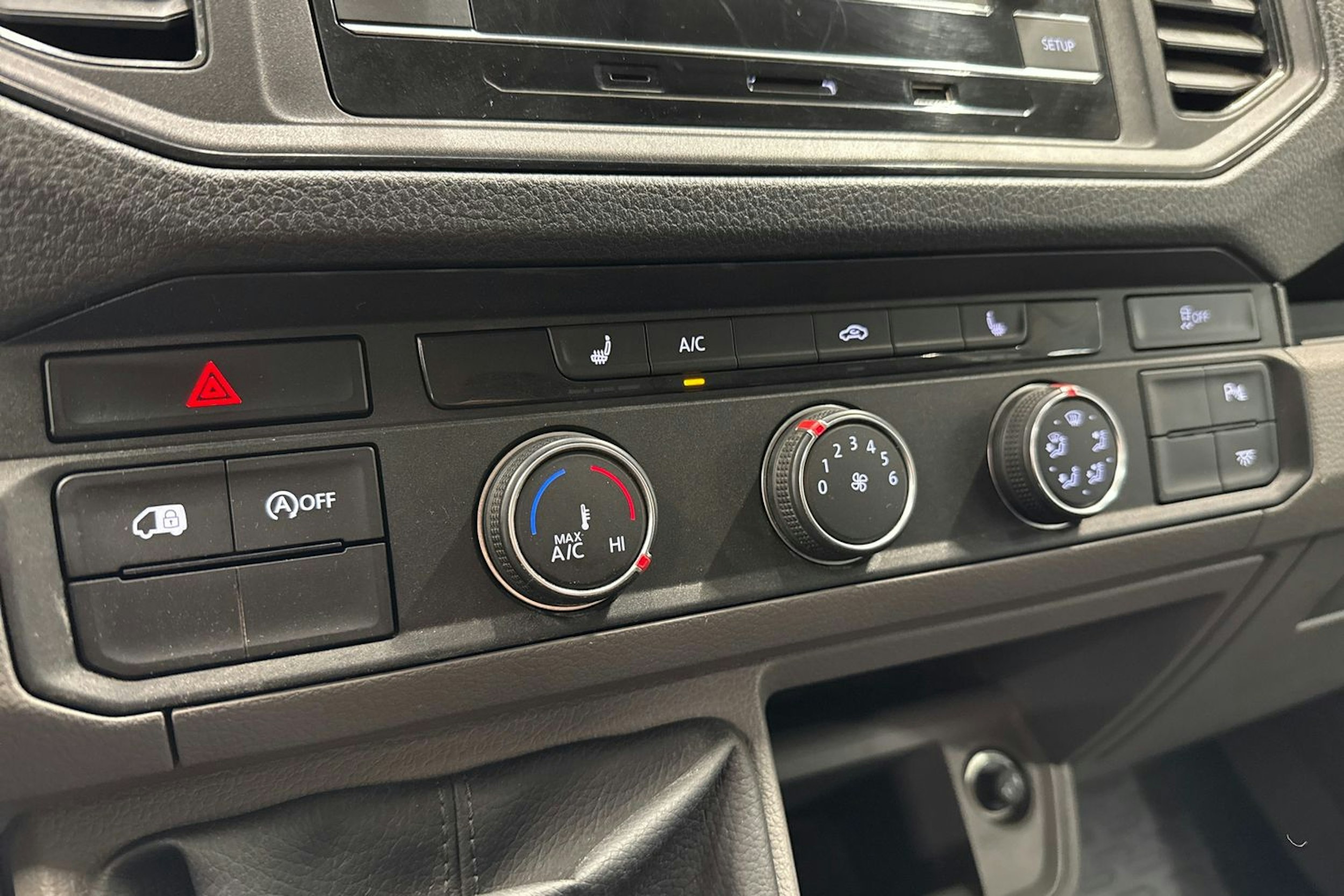 valkoinen Volkswagen Crafter 2020 kuva 20.