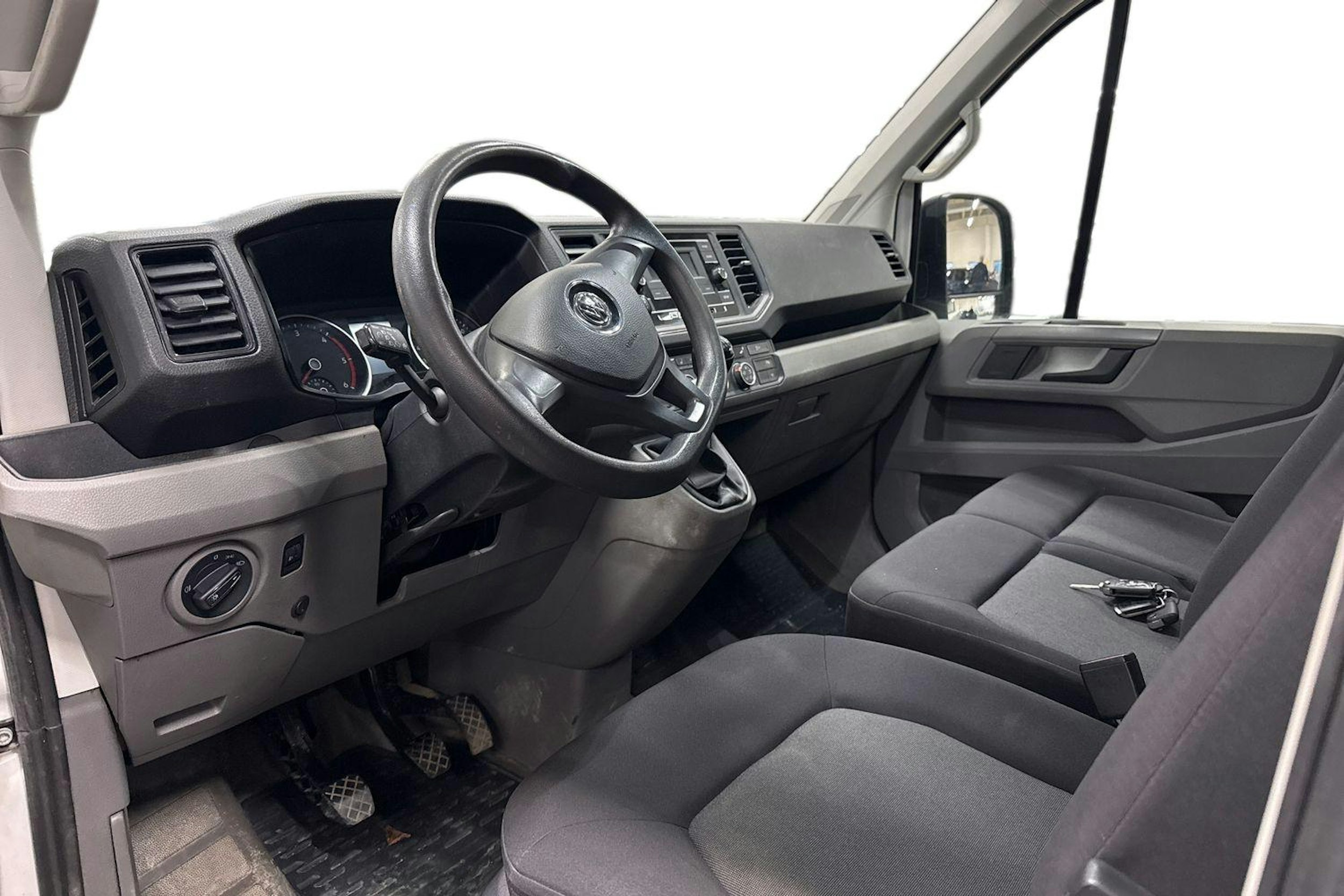 valkoinen Volkswagen Crafter 2019 kuva 3.