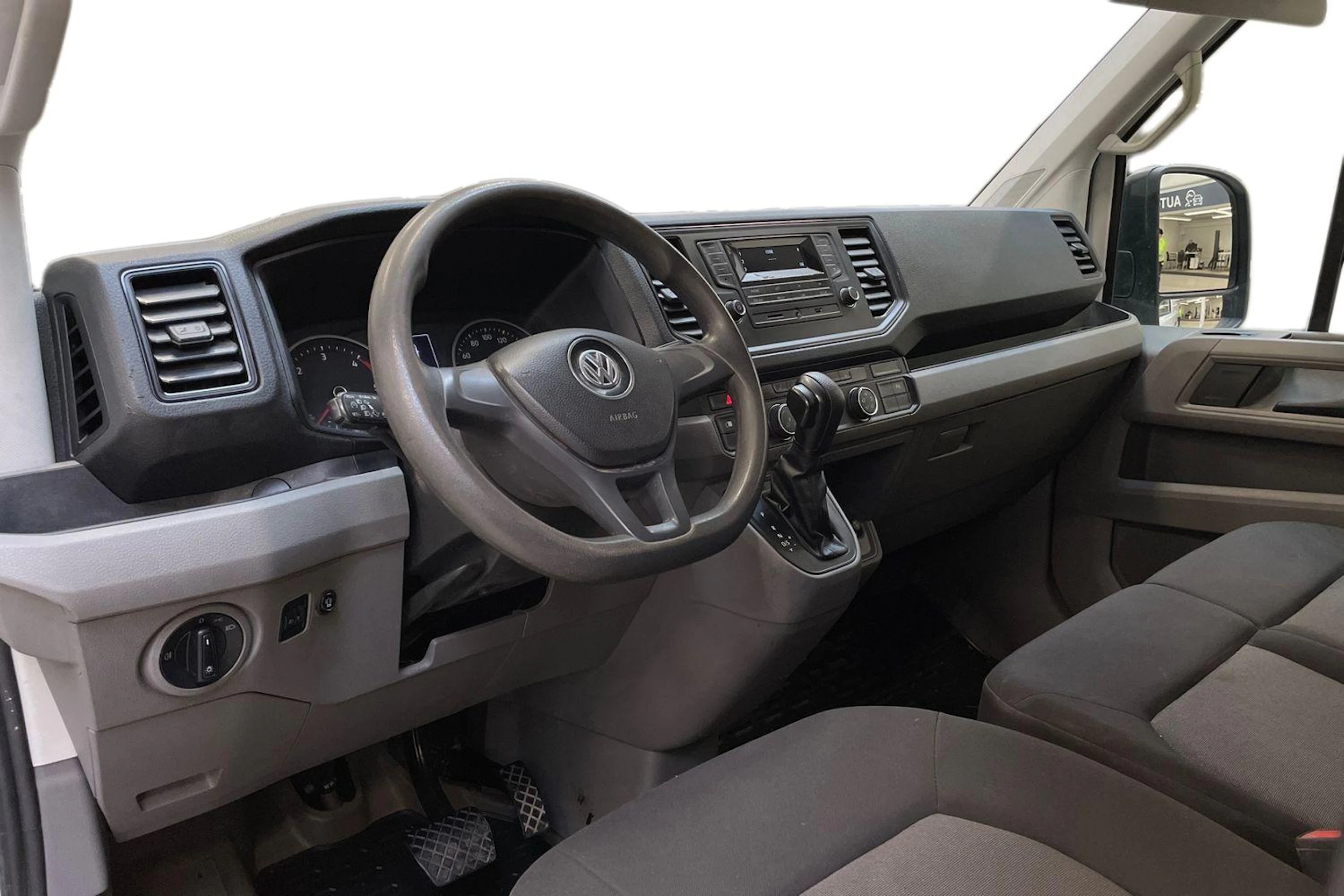 valkoinen Volkswagen Crafter 2019 kuva 8.