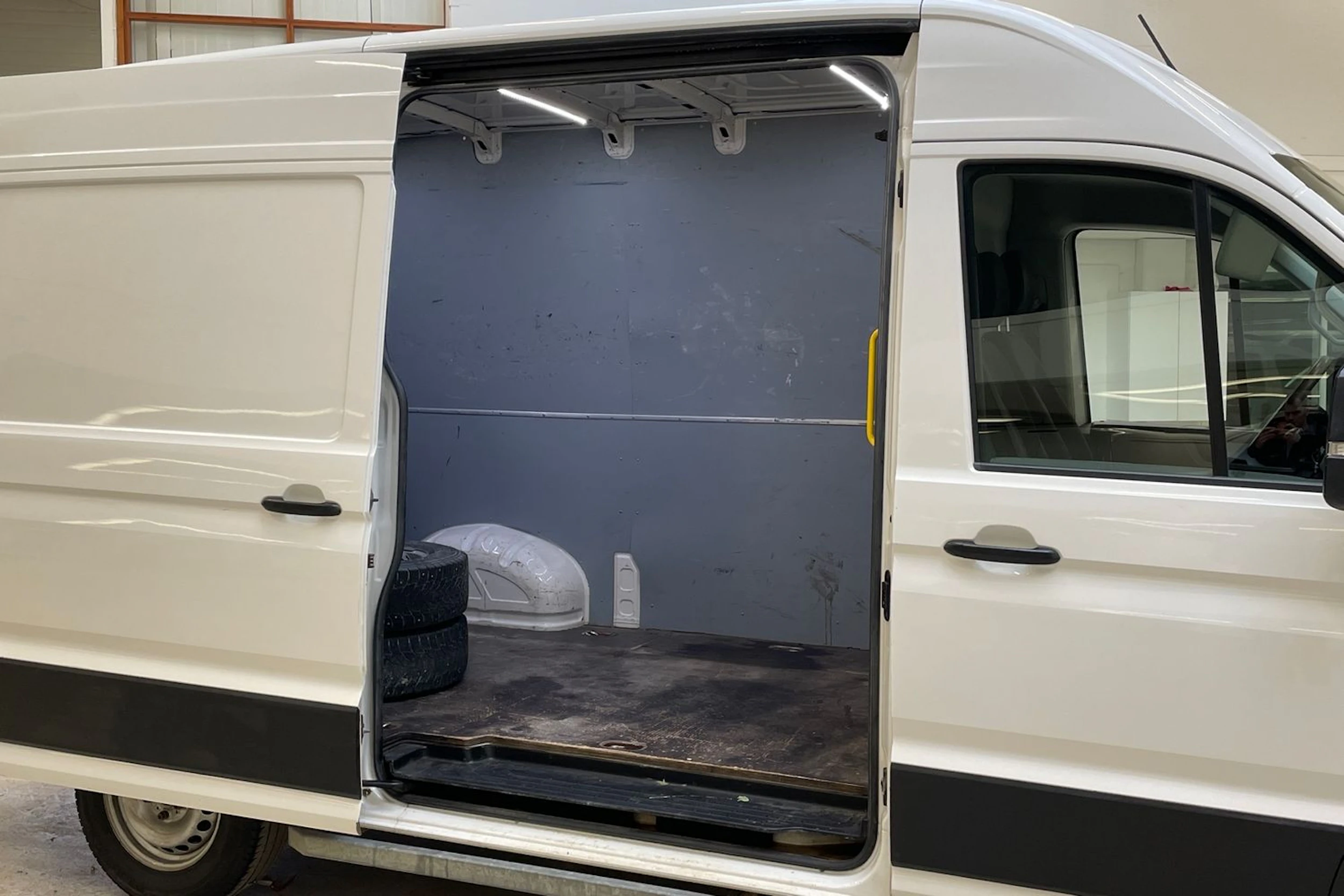valkoinen Volkswagen Crafter 2019 kuva 13.