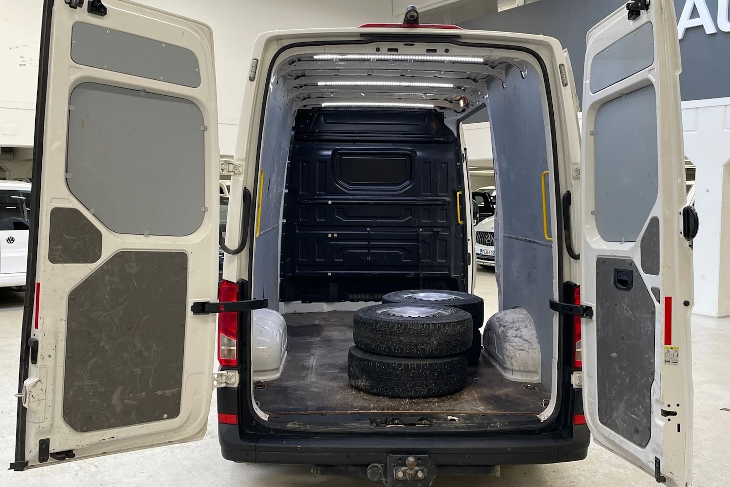 valkoinen Volkswagen Crafter 2019 kuva 15.