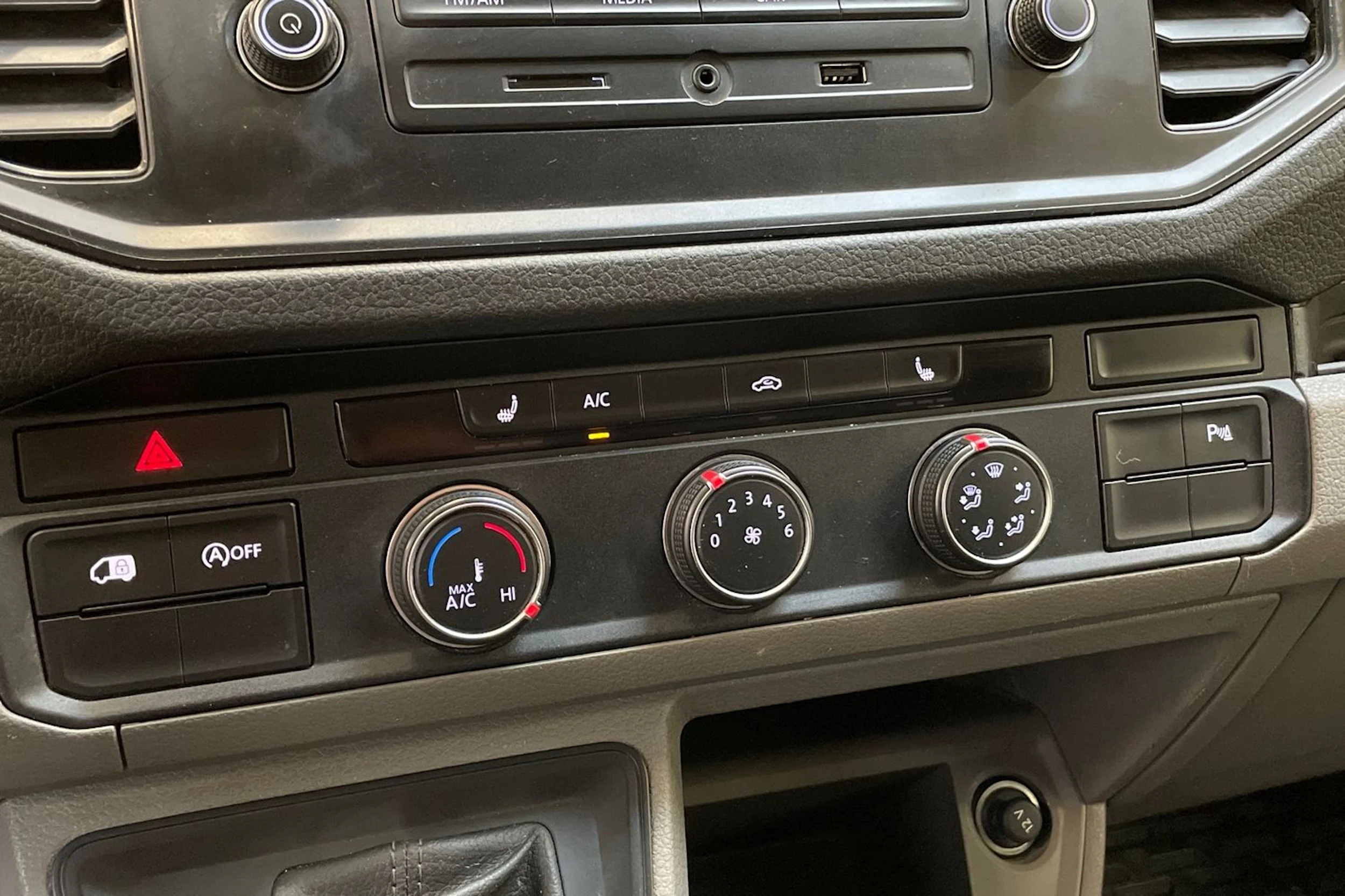 valkoinen Volkswagen Crafter 2019 kuva 20.
