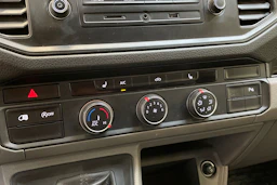 valkoinen Volkswagen Crafter 2019 kuva 20.