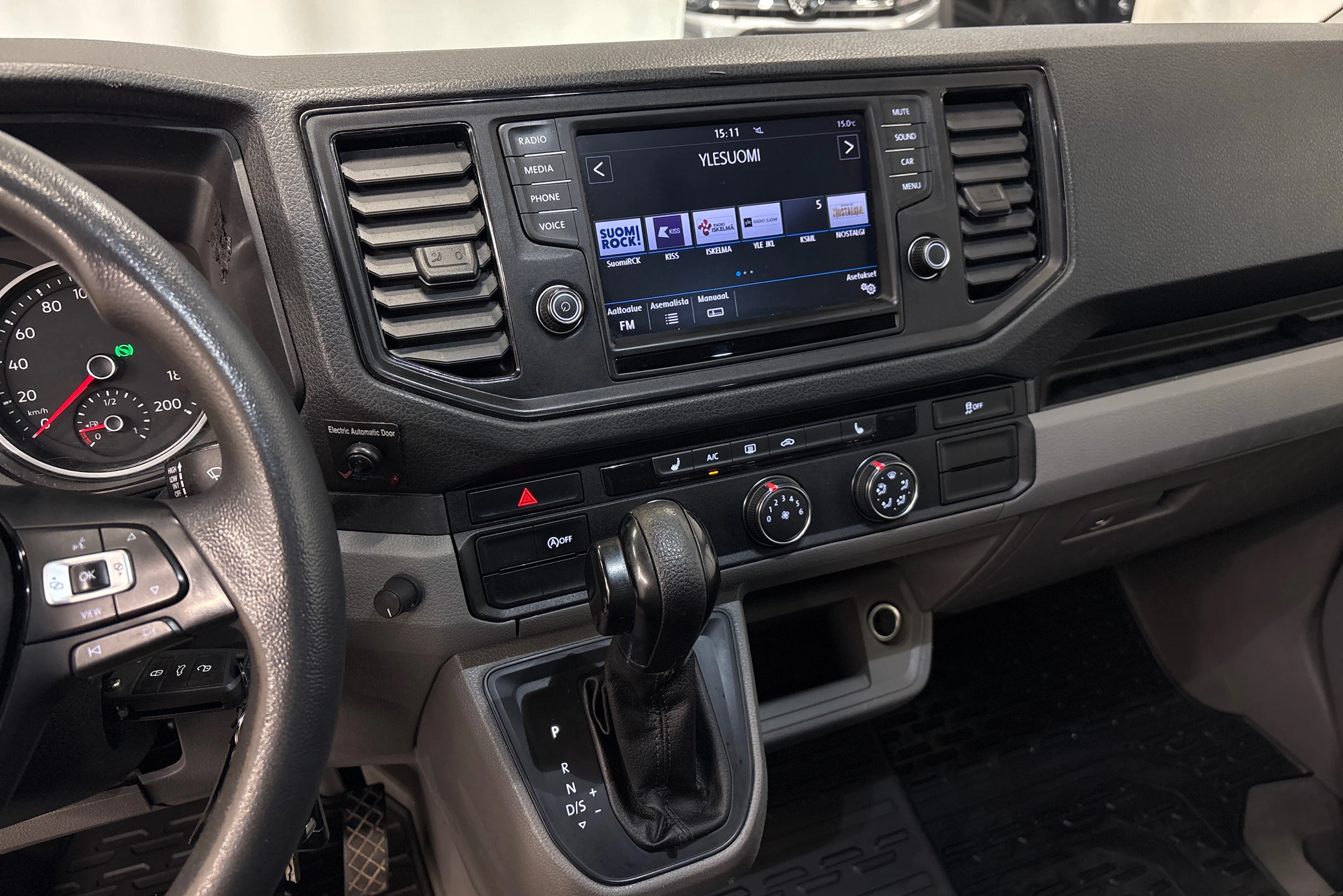 Musta Volkswagen CRAFTER 2019 kuva 10.