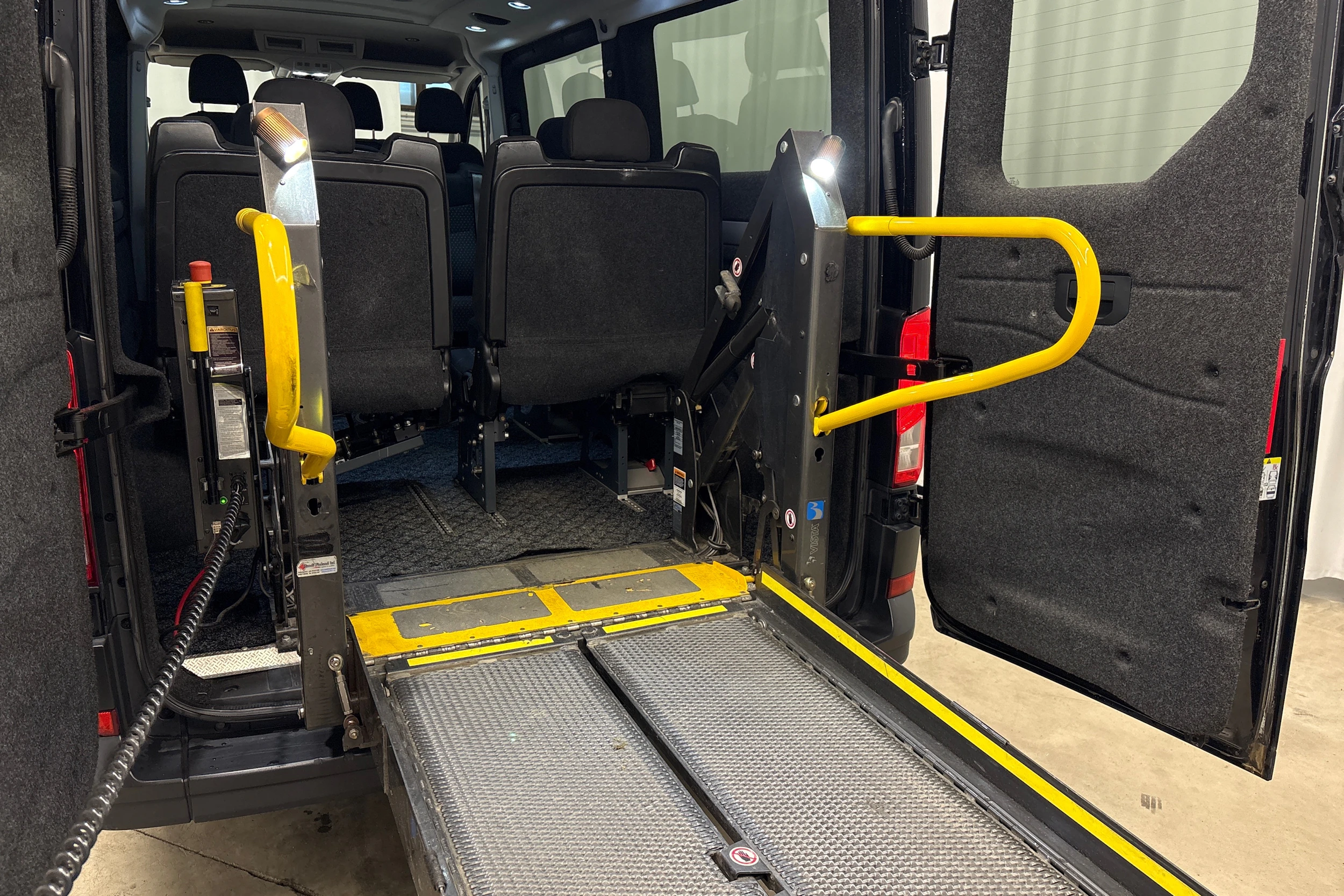 Musta Volkswagen CRAFTER 2019 kuva 18.