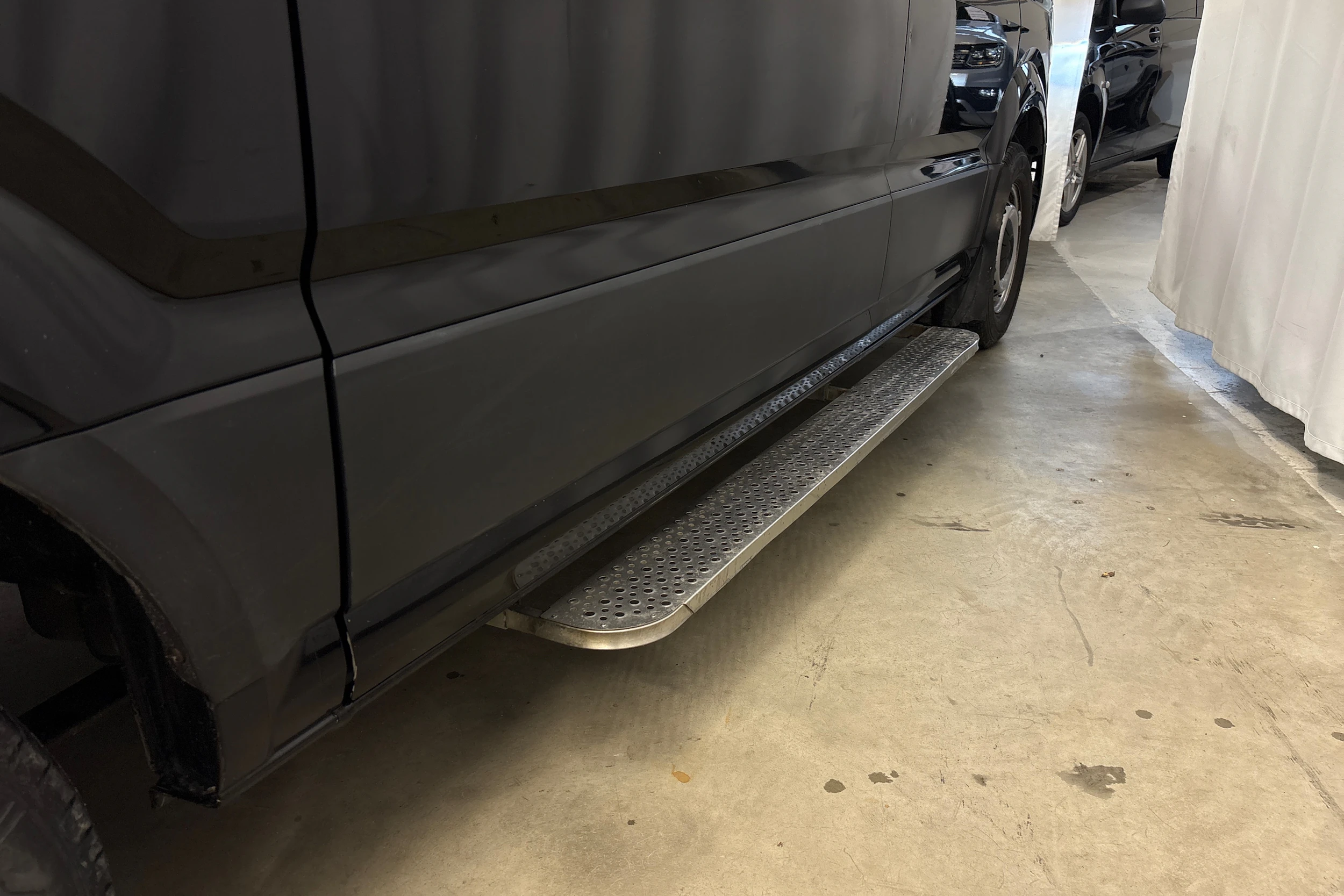 Musta Volkswagen CRAFTER 2019 kuva 30.