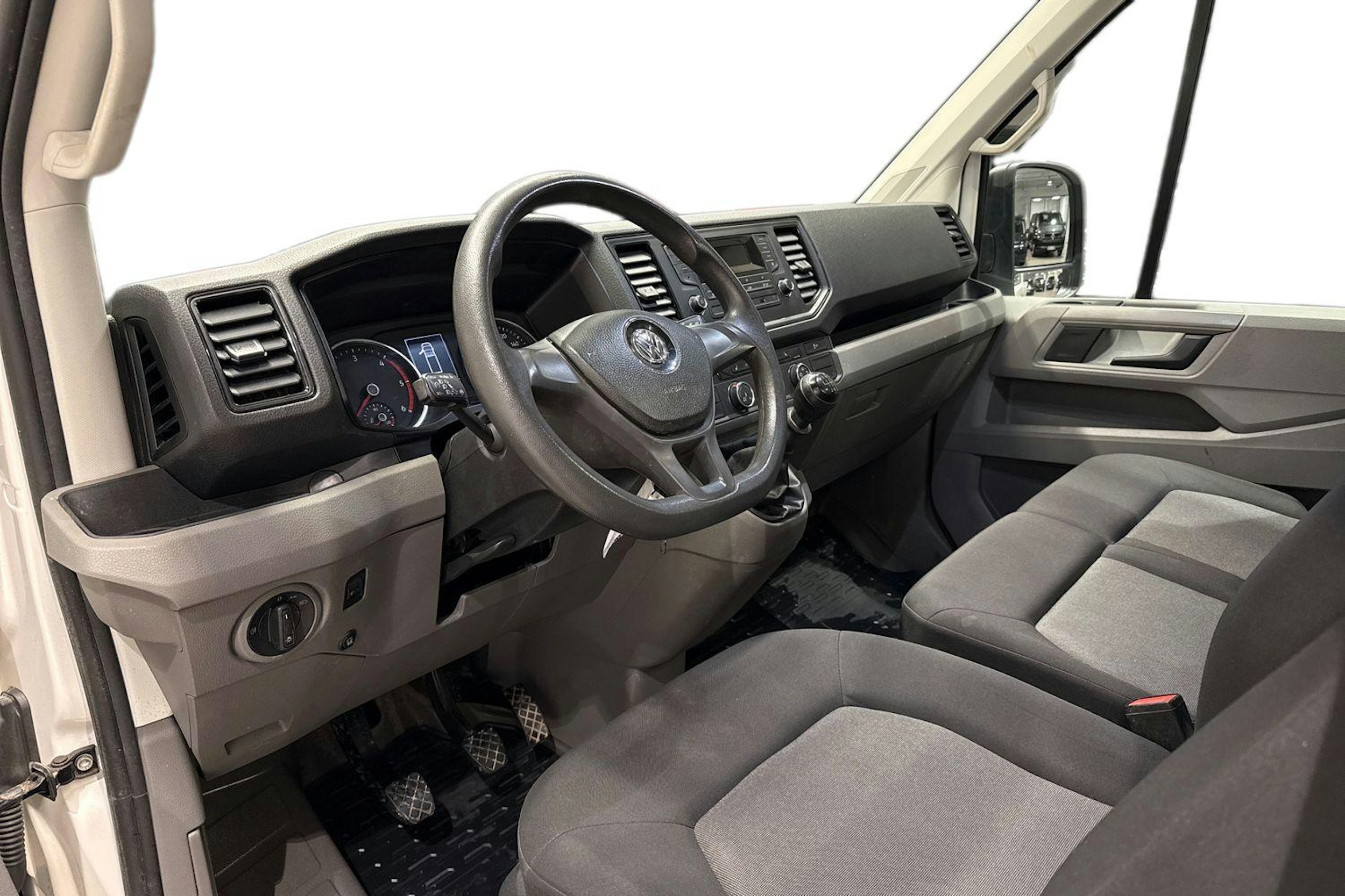 valkoinen Volkswagen Crafter 2019 kuva 6.