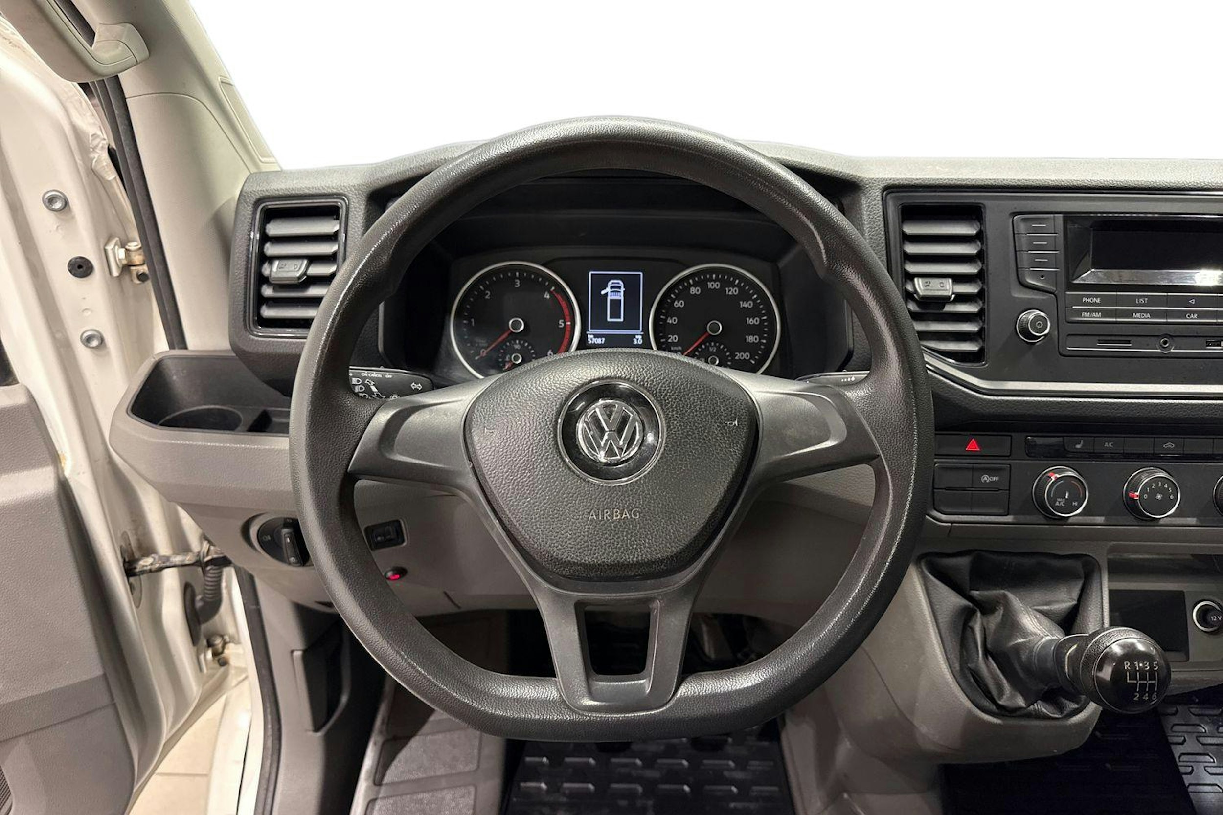 valkoinen Volkswagen Crafter 2019 kuva 7.