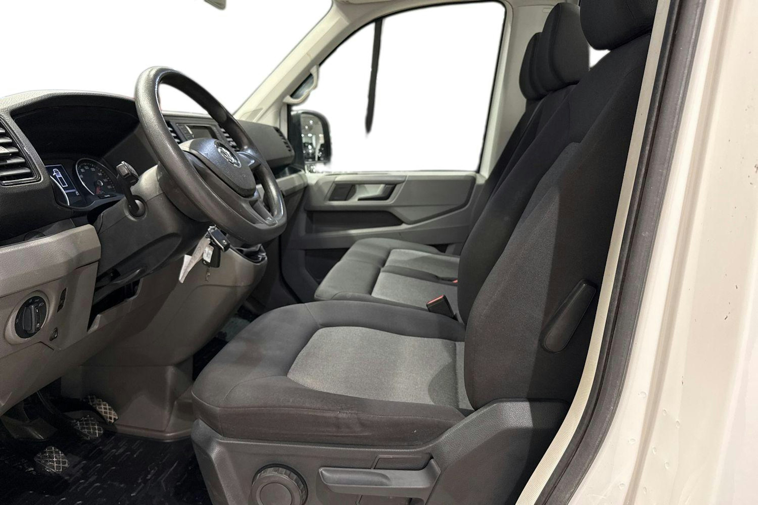 valkoinen Volkswagen Crafter 2019 kuva 8.