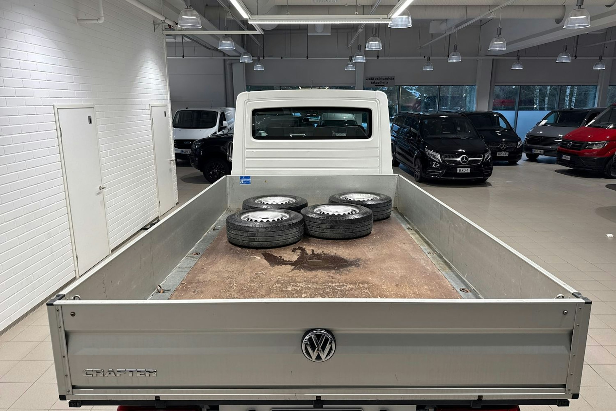 valkoinen Volkswagen Crafter 2019 kuva 11.