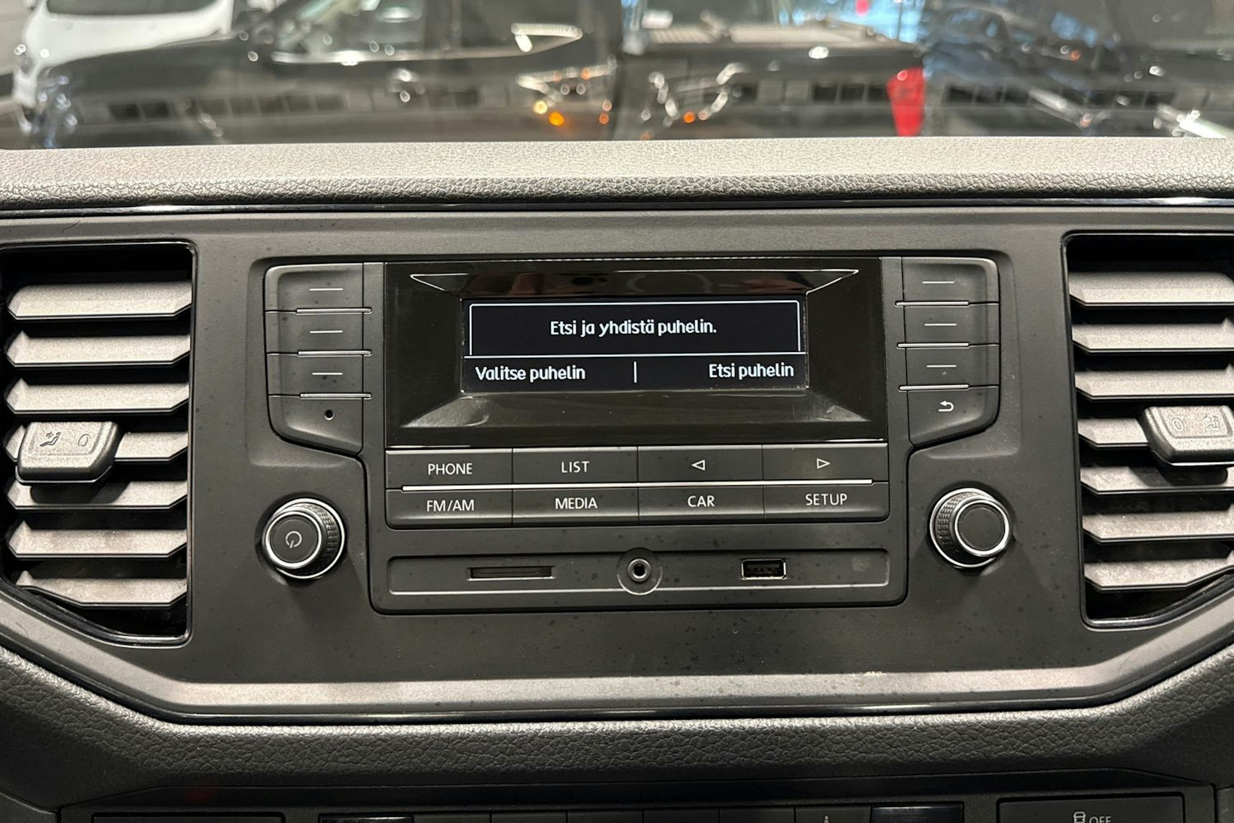 valkoinen Volkswagen Crafter 2019 kuva 13.