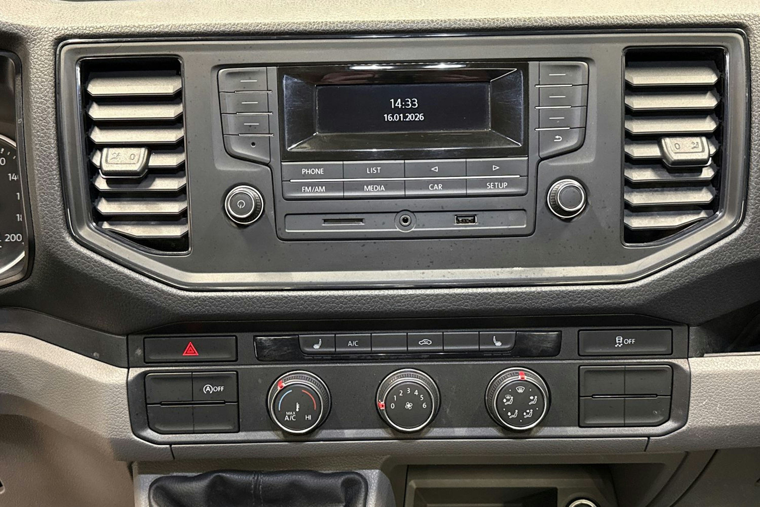 valkoinen Volkswagen Crafter 2019 kuva 14.