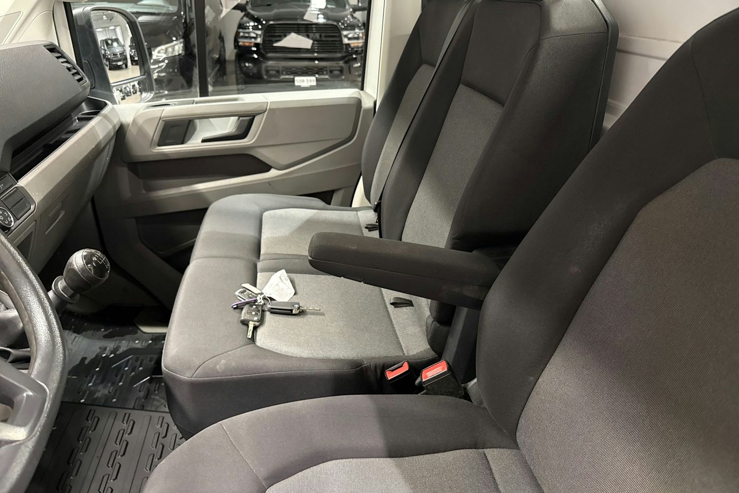 valkoinen Volkswagen Crafter 2019 kuva 17.