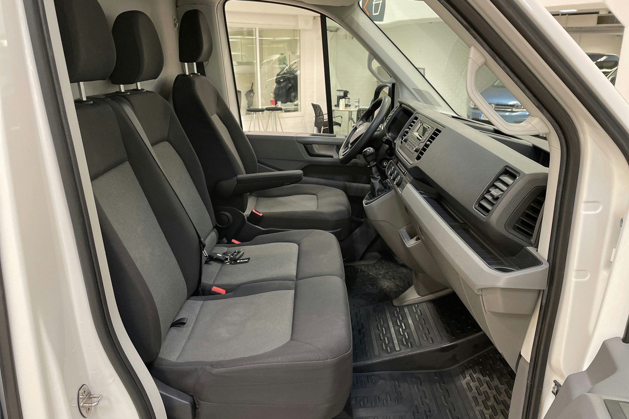 valkoinen Volkswagen Crafter 2019 kuva 8.