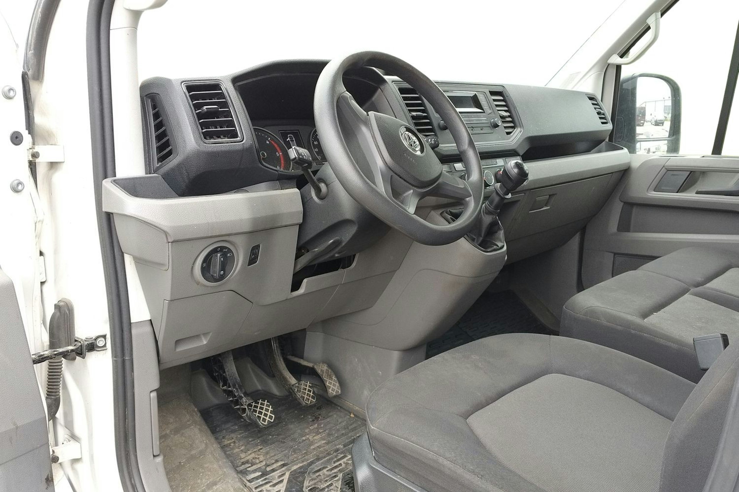 Valkoinen Volkswagen CRAFTER 2019 kuva 3.