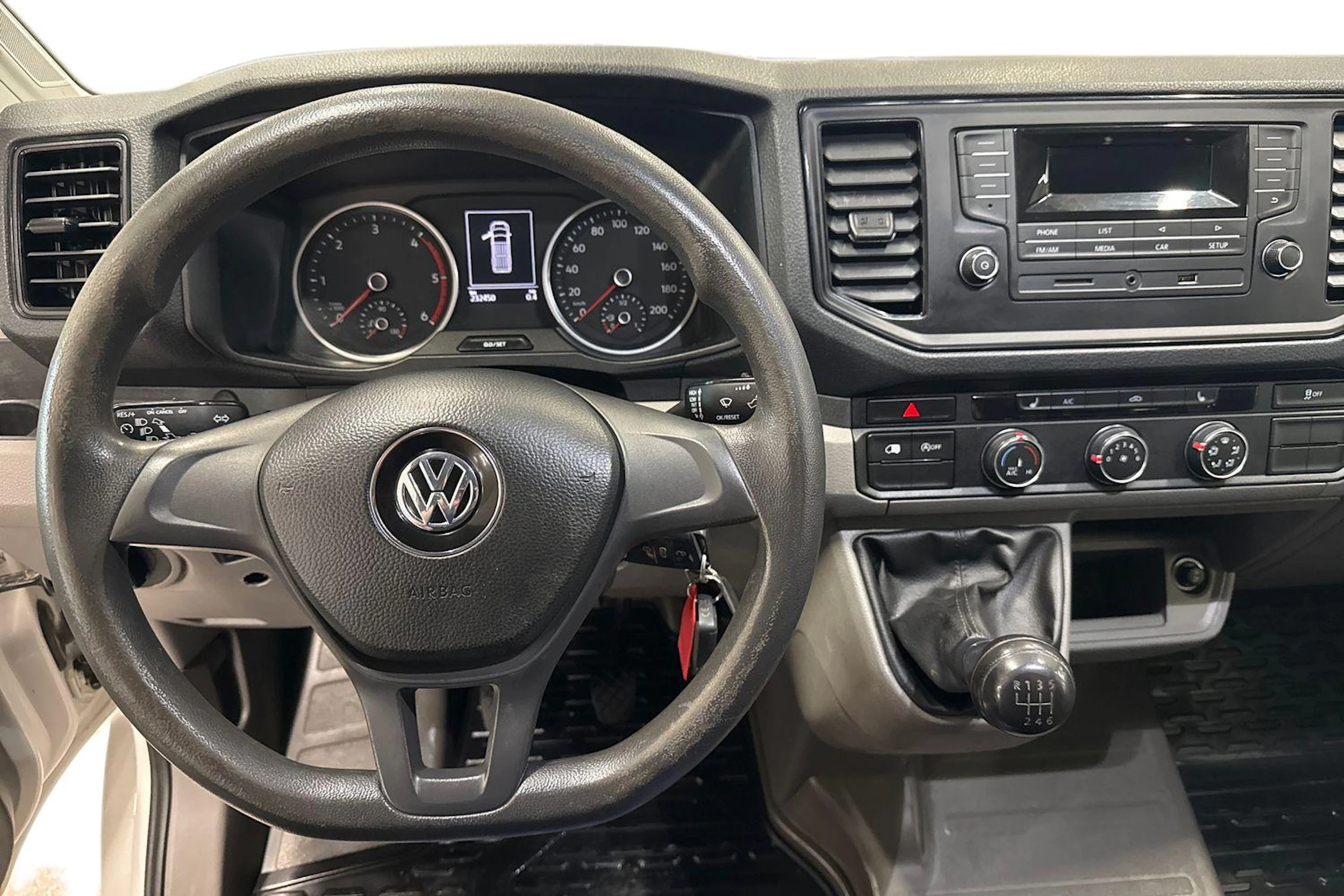 Valkoinen Volkswagen CRAFTER 2019 kuva 9.